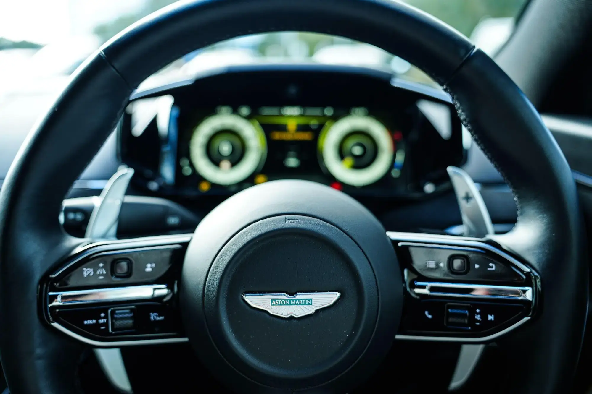 Aston Martin Vantage Image 8