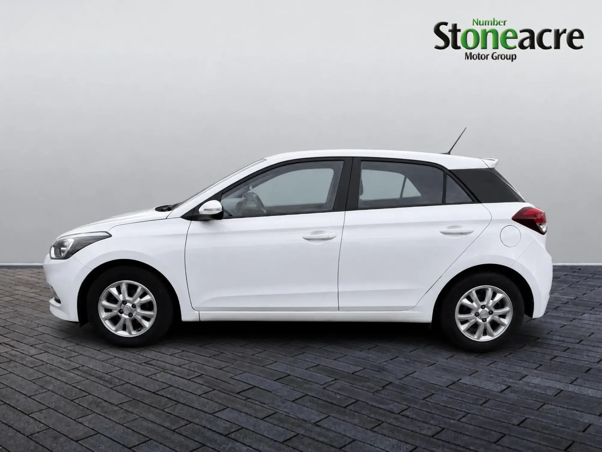 Hyundai i20 Image 8 Hyundai i20 Image 8