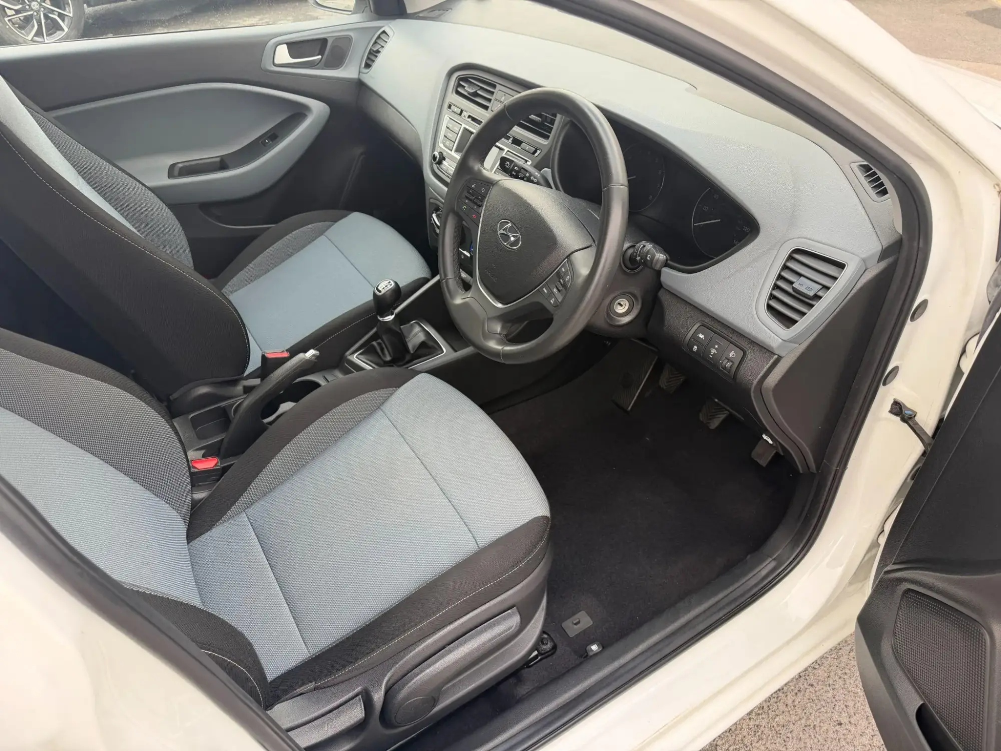 Hyundai i20 Image 15 Hyundai i20 Image 15