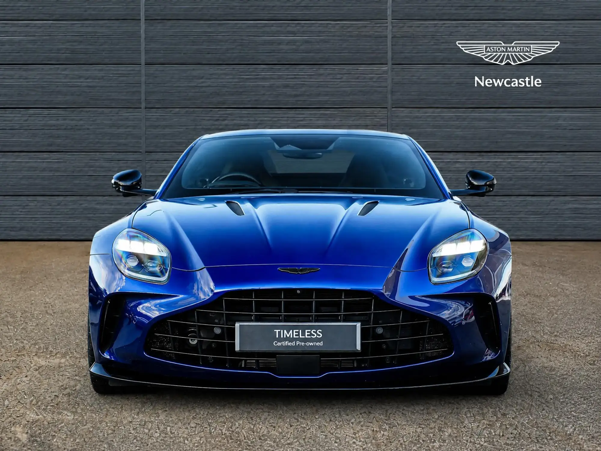 Aston Martin Vantage Image 2