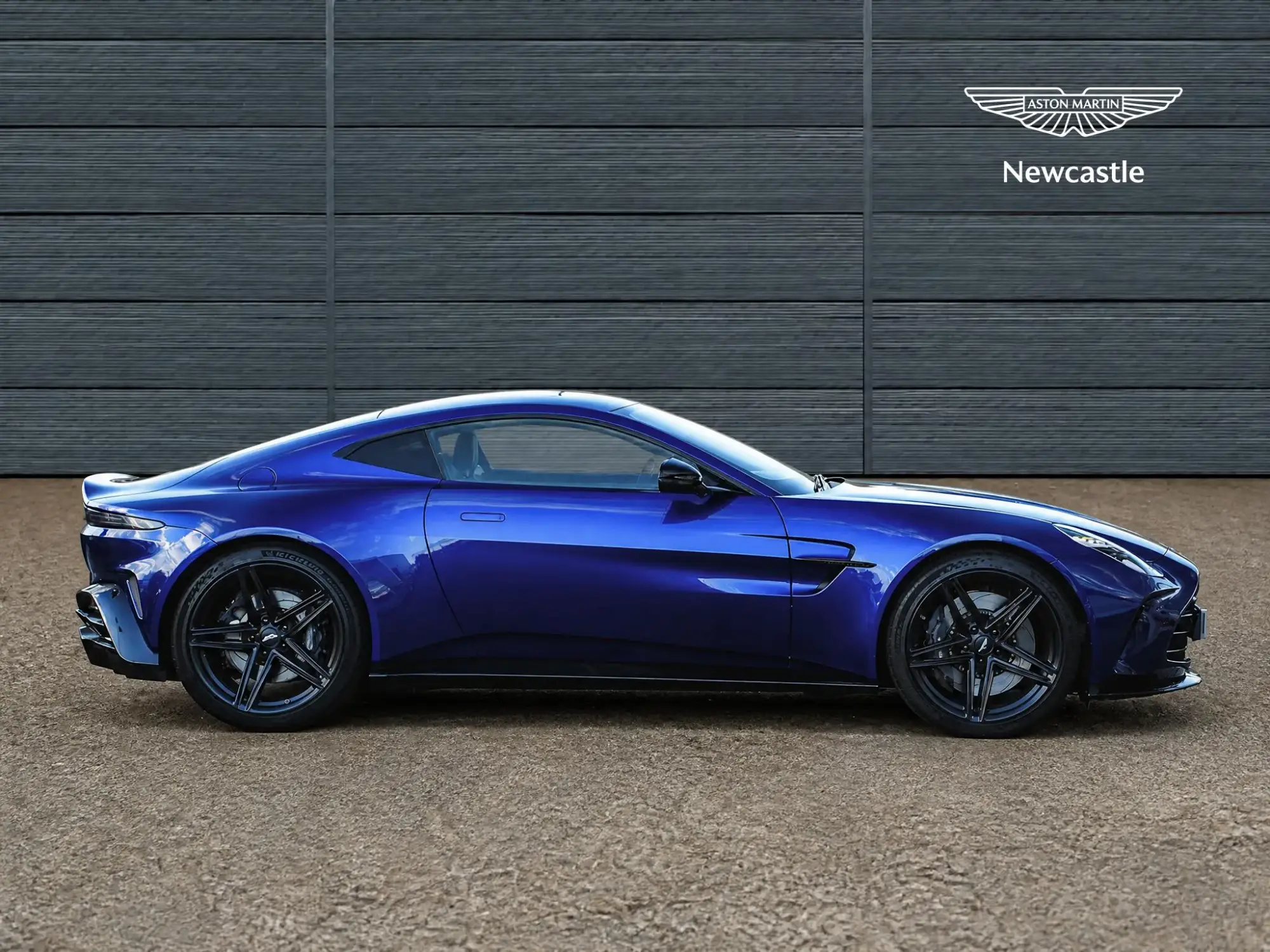 Aston Martin Vantage Image 6