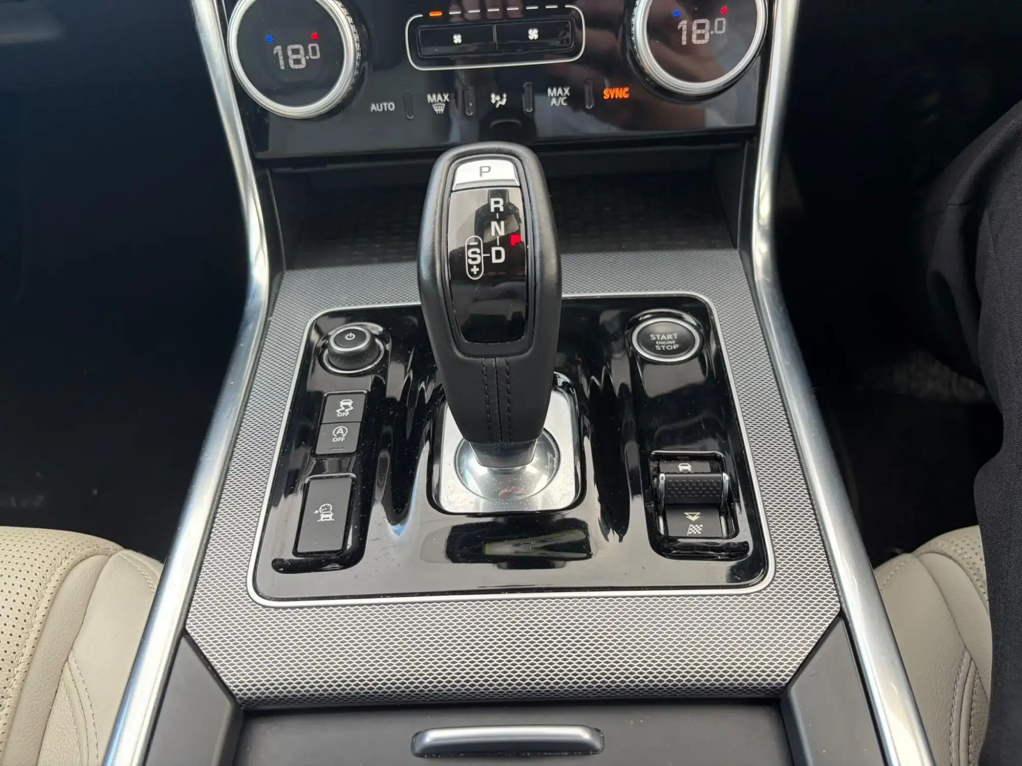 Jaguar XE Image 11