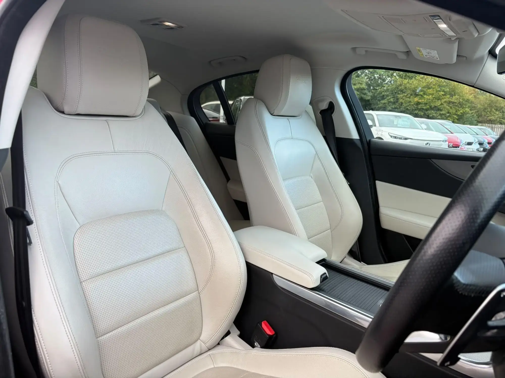 Jaguar XE Image 13