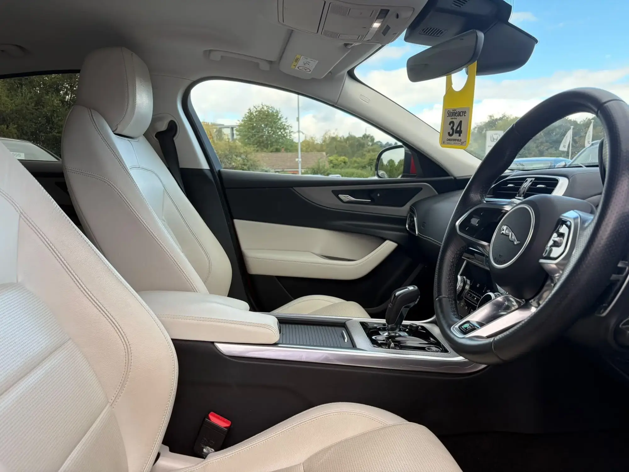 Jaguar XE Image 14