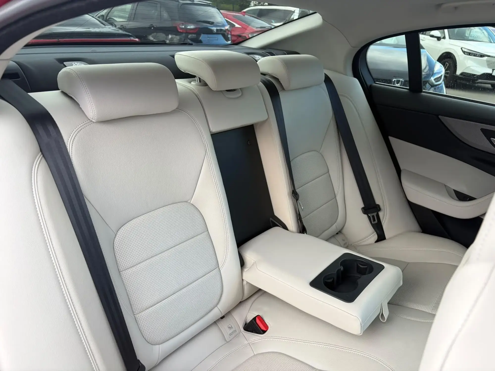 Jaguar XE Image 16