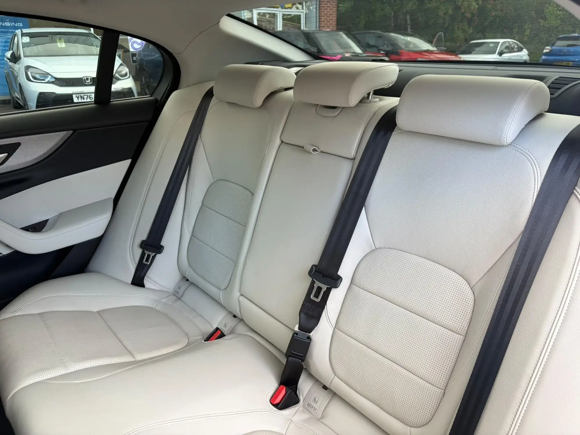 Jaguar XE Image 18