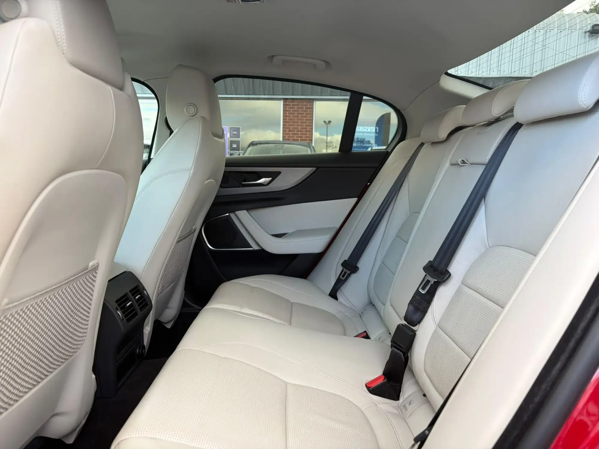 Jaguar XE Image 19