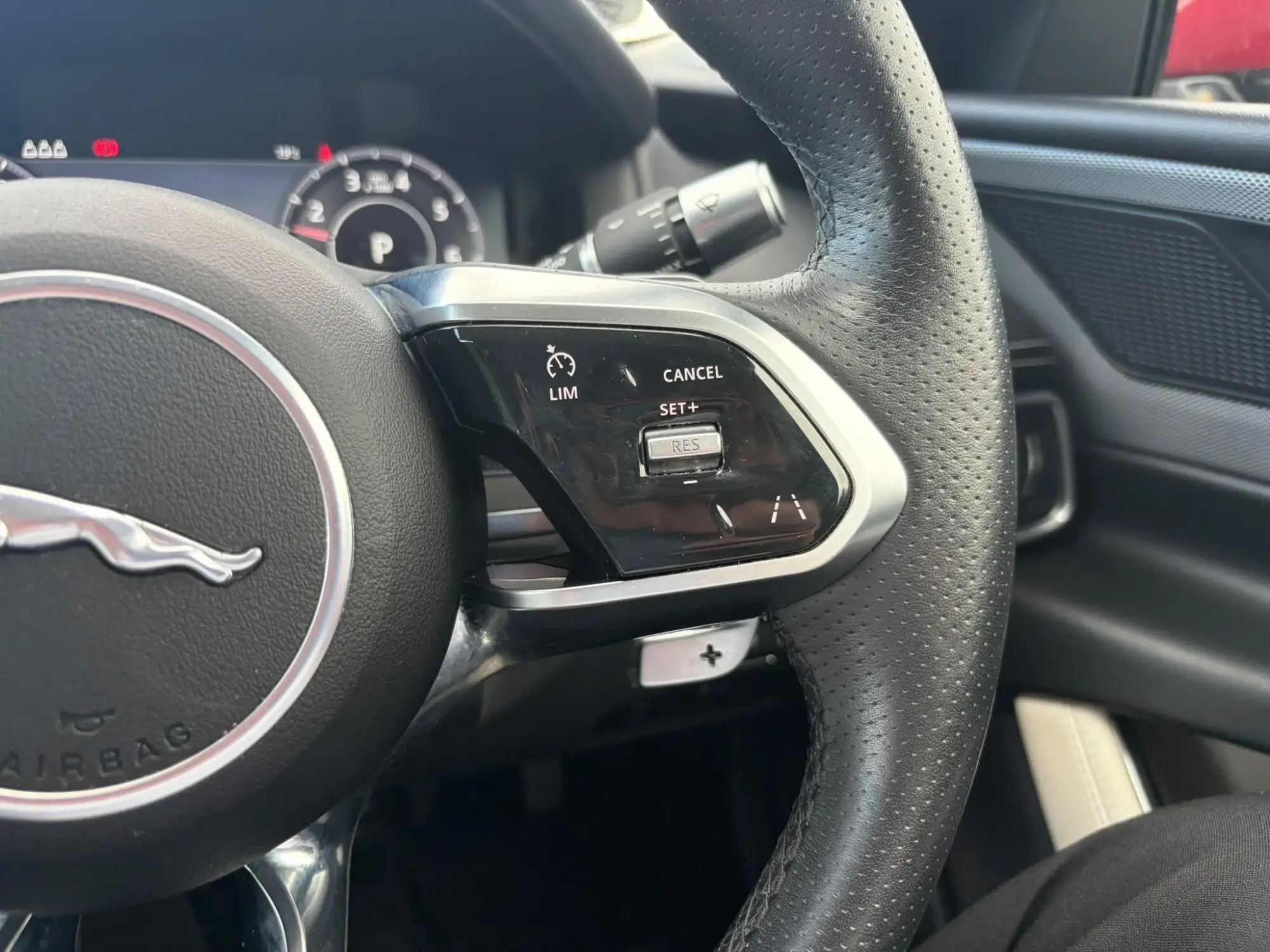 Jaguar XE Image 21