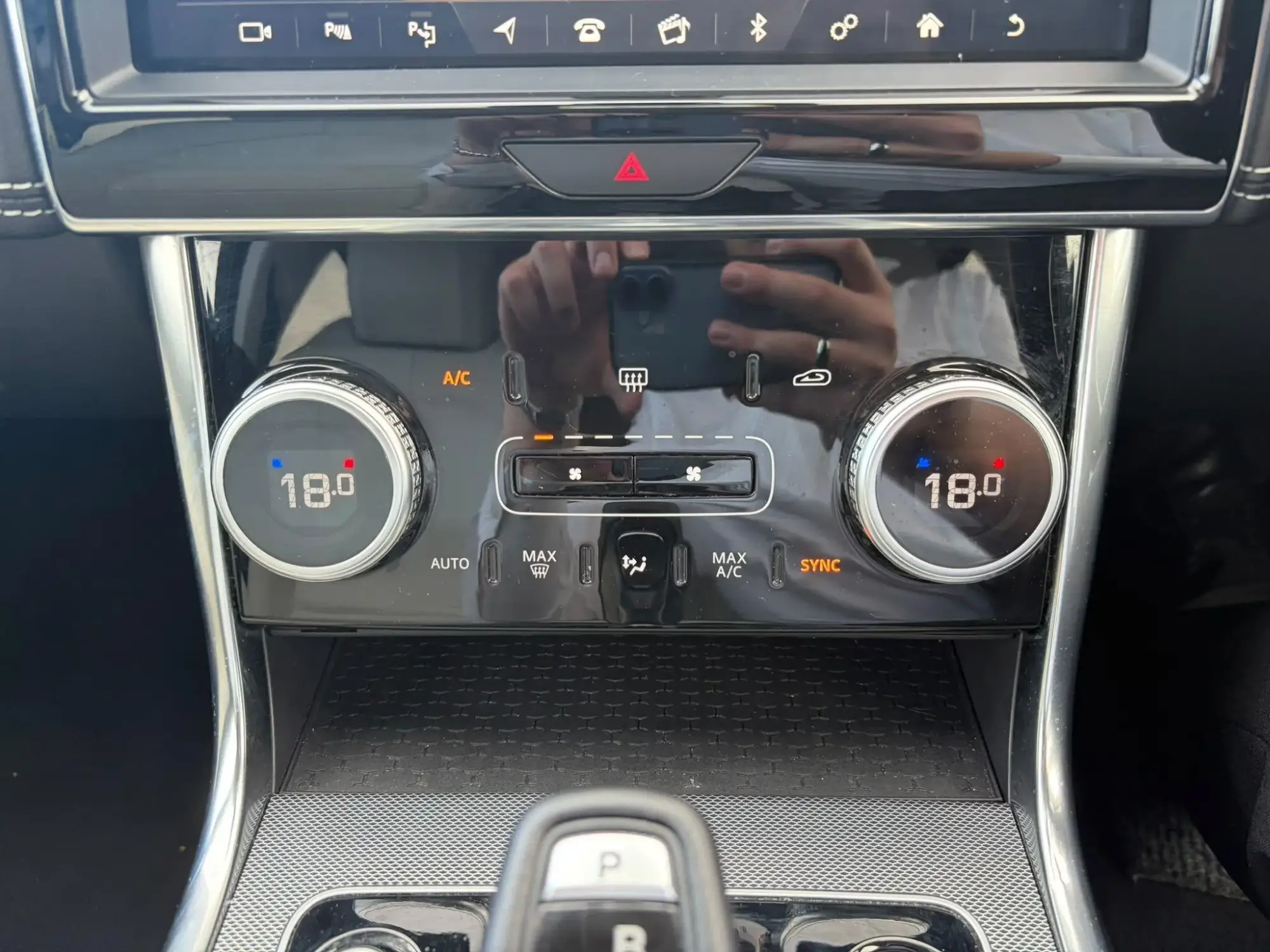 Jaguar XE Image 27