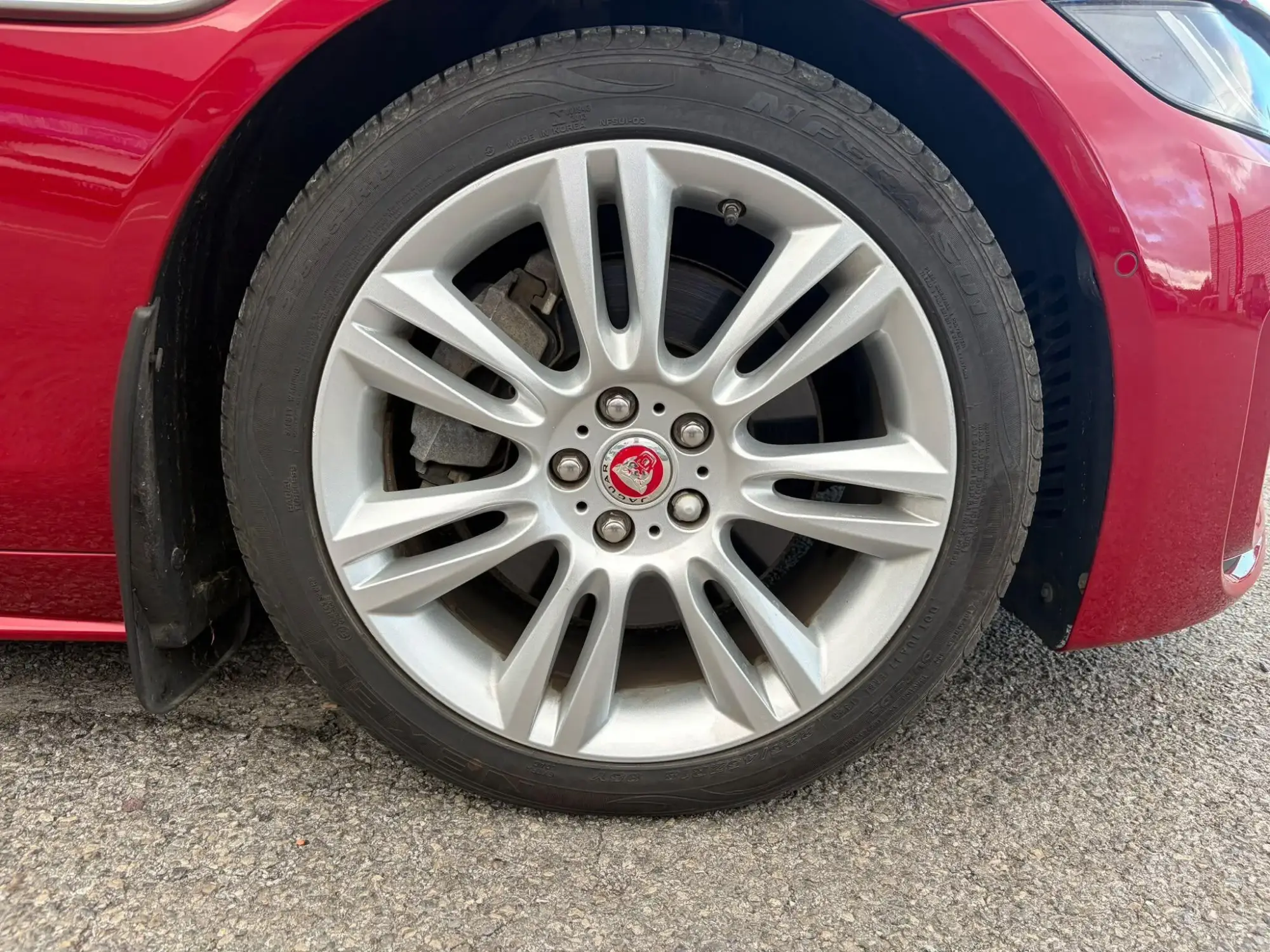Jaguar XE Image 28