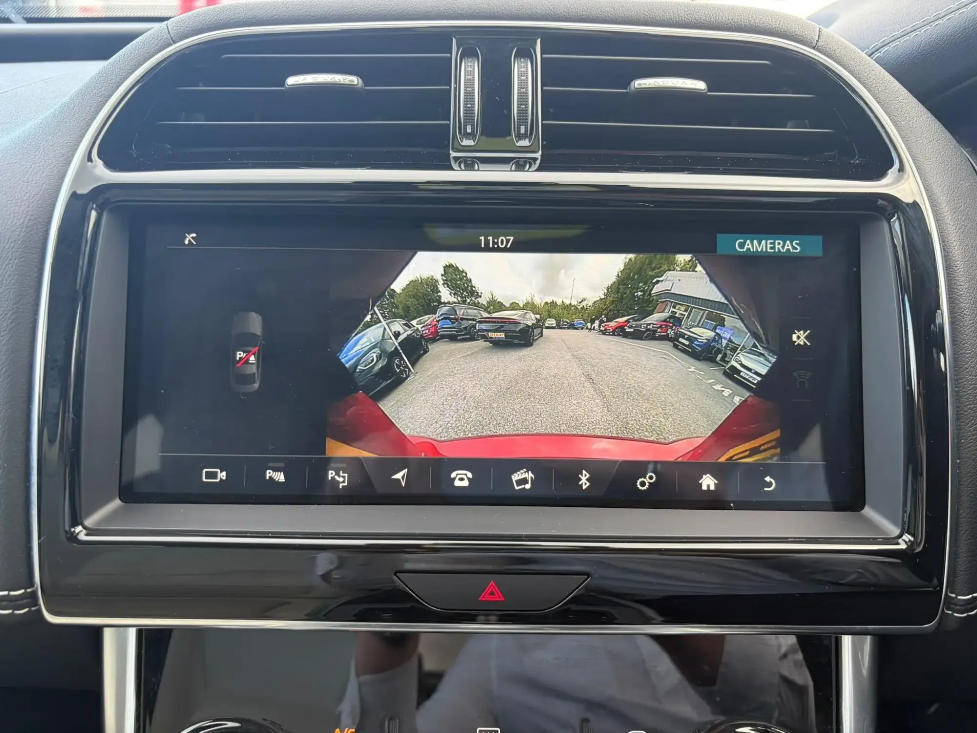 Jaguar XE Image 30