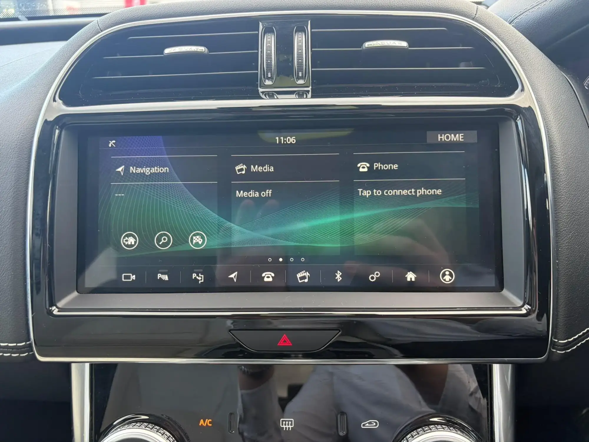Jaguar XE Image 32