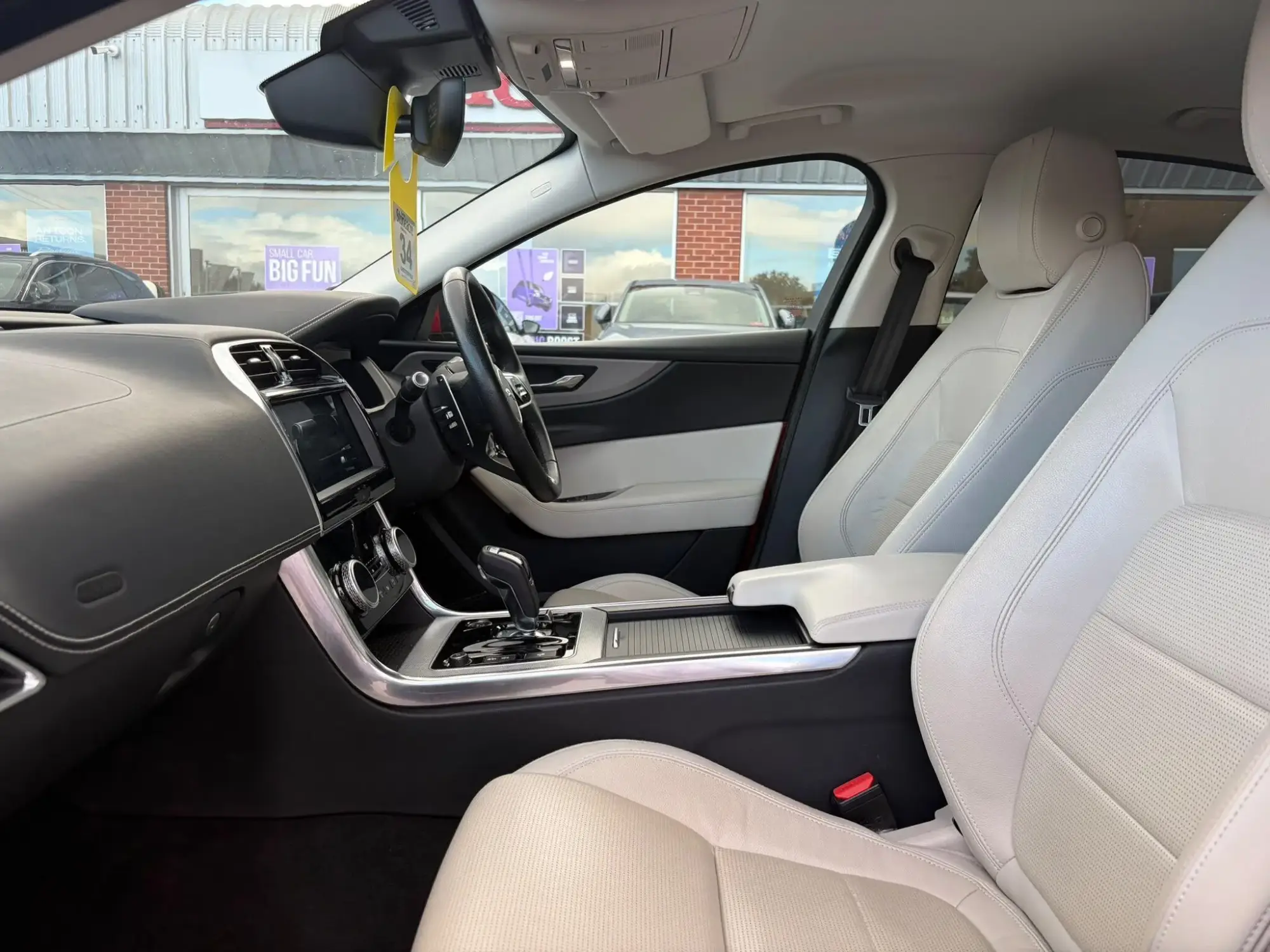 Jaguar XE Image 36