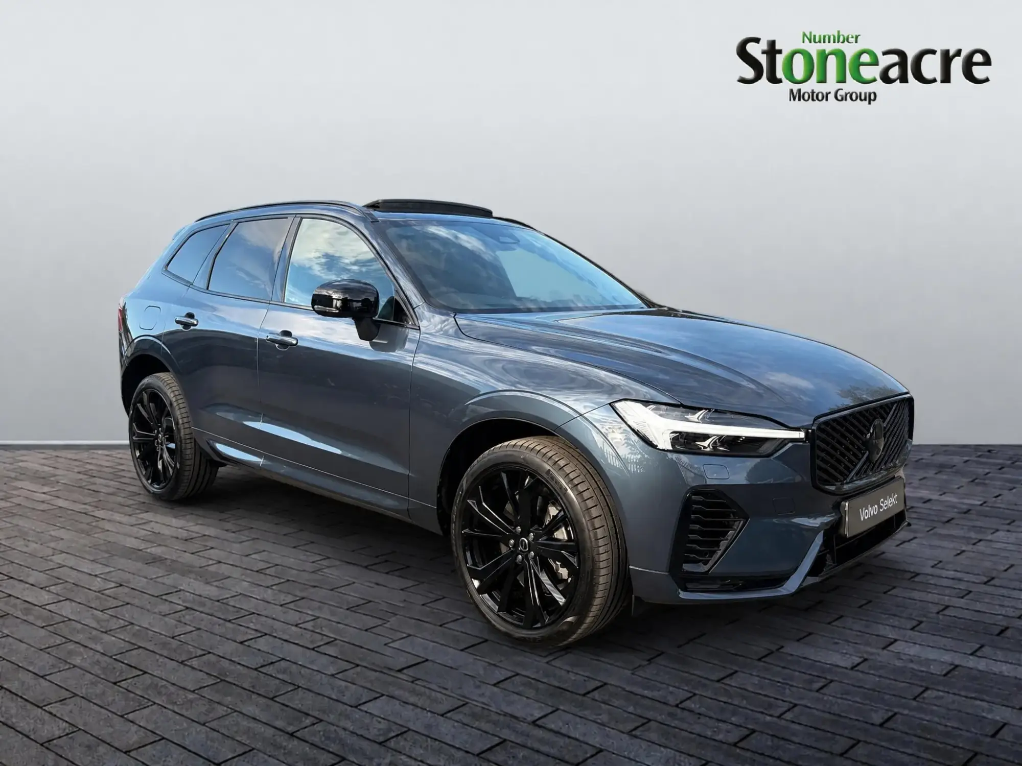 Volvo XC60 2.0 T8 18.8kWh Ultra Black Edition Auto AWD Euro 6 (s/s) 5dr NA76BYK Image 1