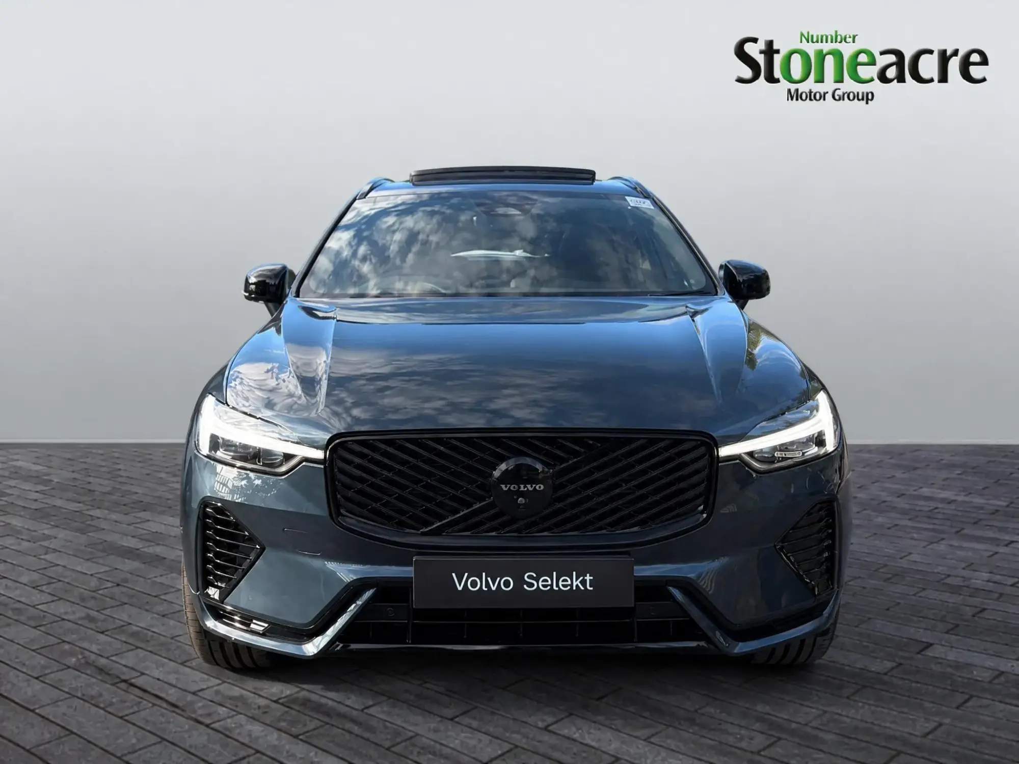 Volvo XC60 2.0 T8 18.8kWh Ultra Black Edition Auto AWD Euro 6 (s/s) 5dr NA76BYK Image 2