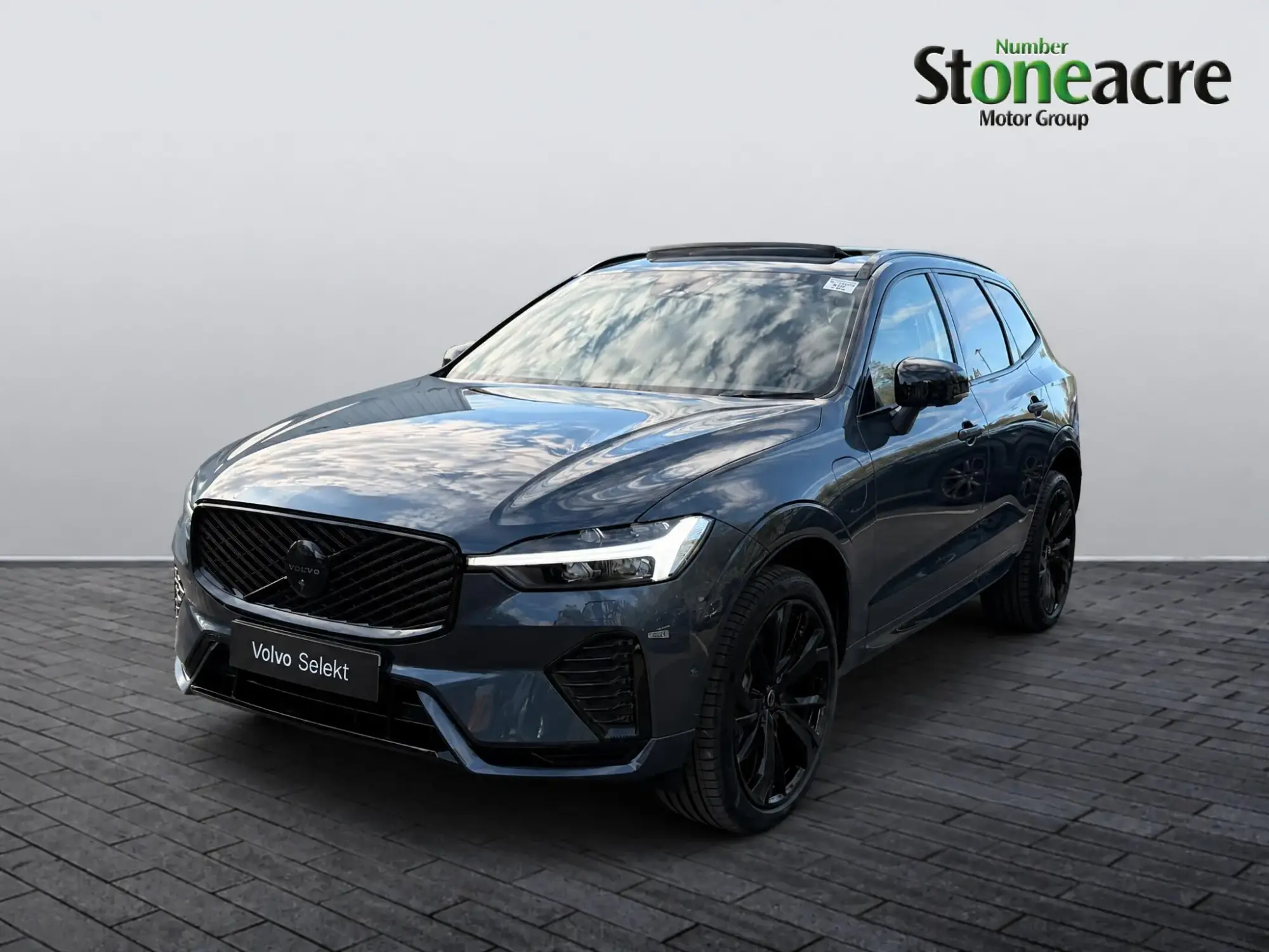 Volvo XC60 2.0 T8 18.8kWh Ultra Black Edition Auto AWD Euro 6 (s/s) 5dr NA76BYK Image 3