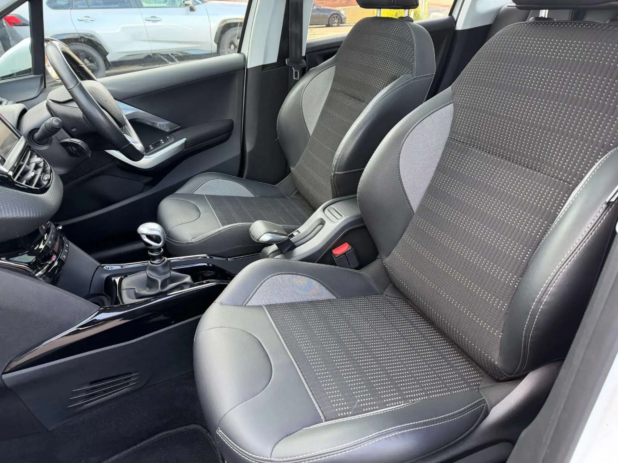 Peugeot 2008 Image 12