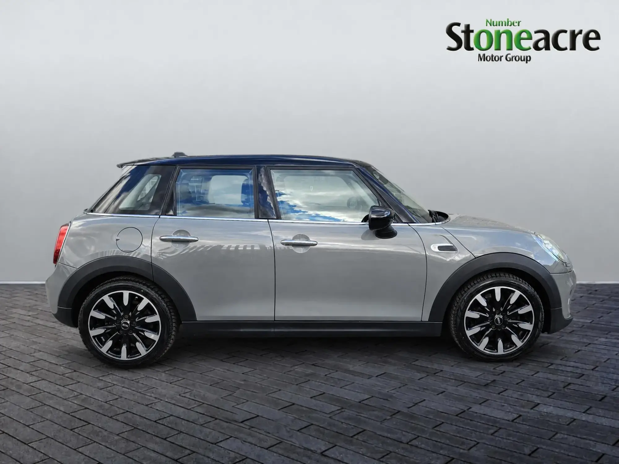MINI Hatch 1.5 Cooper Exclusive II 5dr NG69VVO Image 2