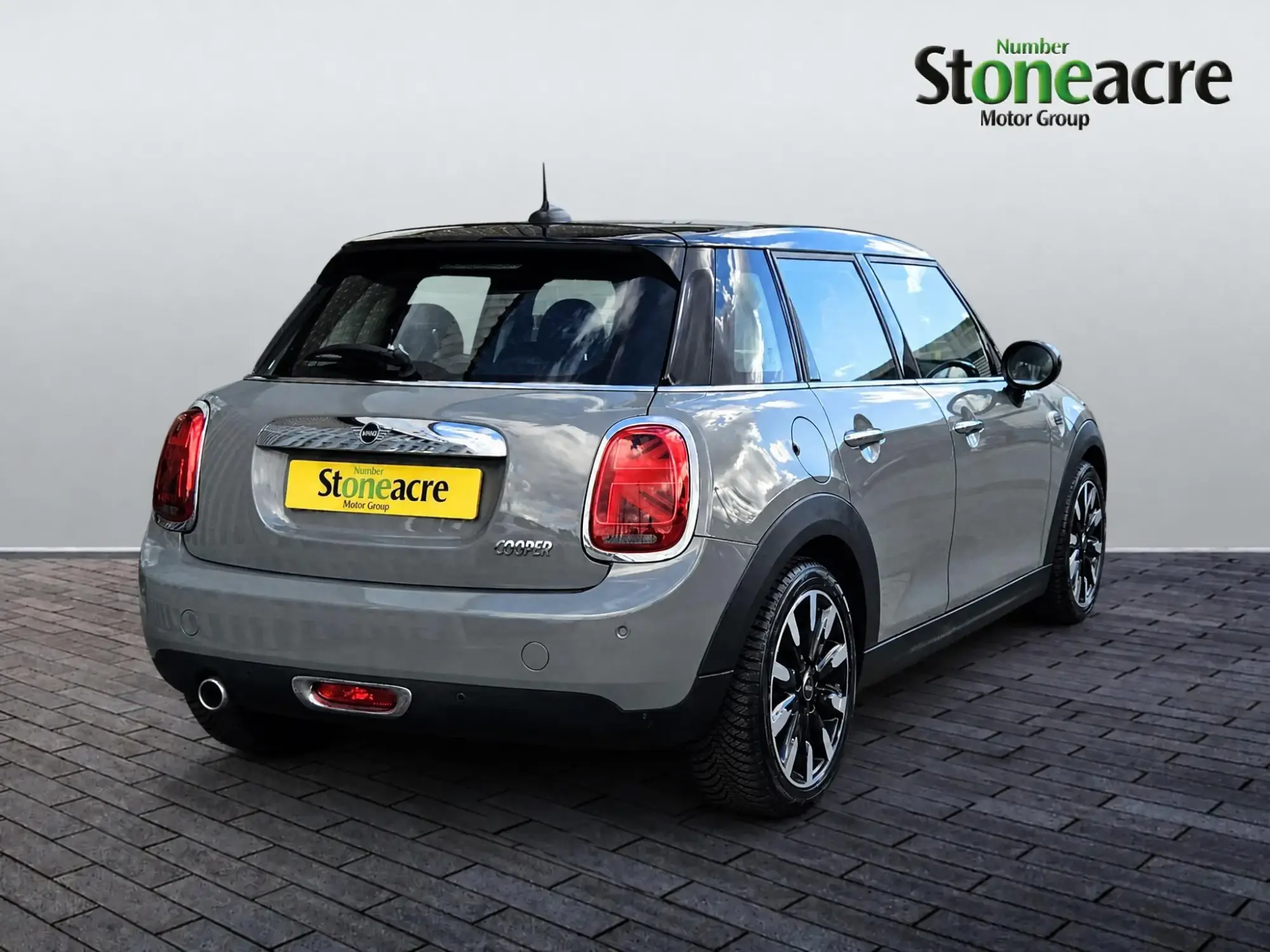 MINI Hatch 1.5 Cooper Exclusive II 5dr NG69VVO Image 3