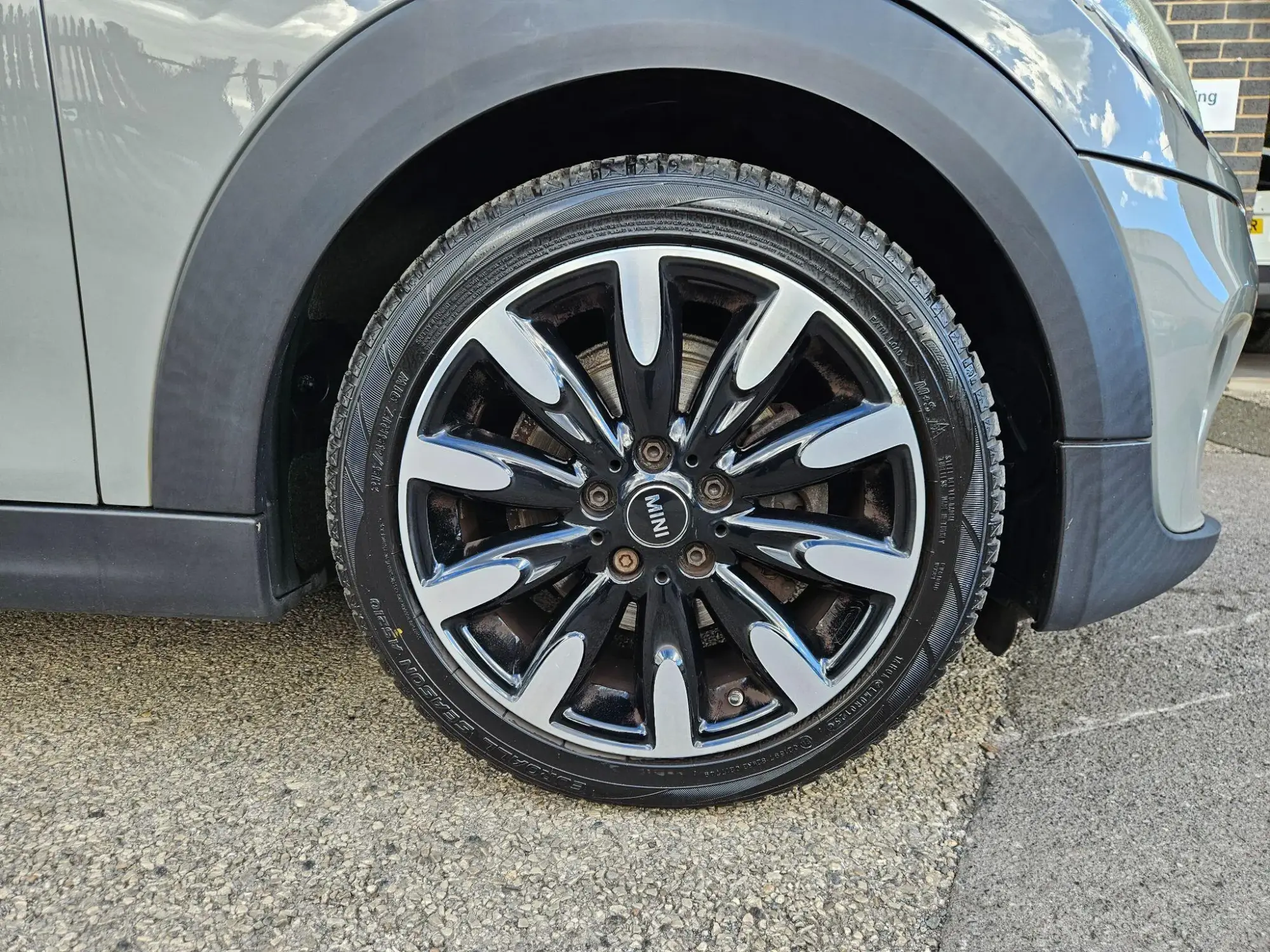 MINI Hatch Image 9