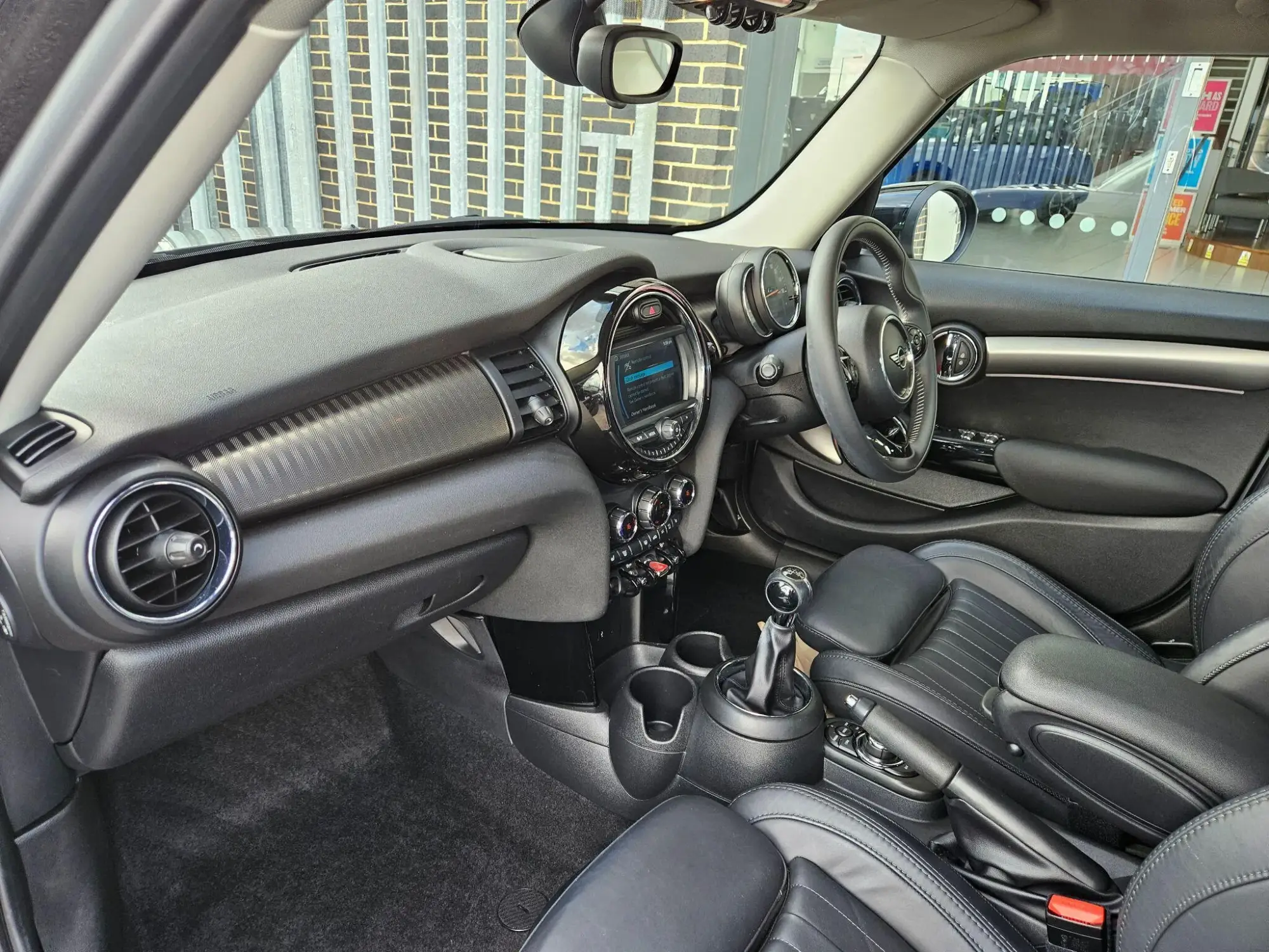 MINI Hatch Image 12