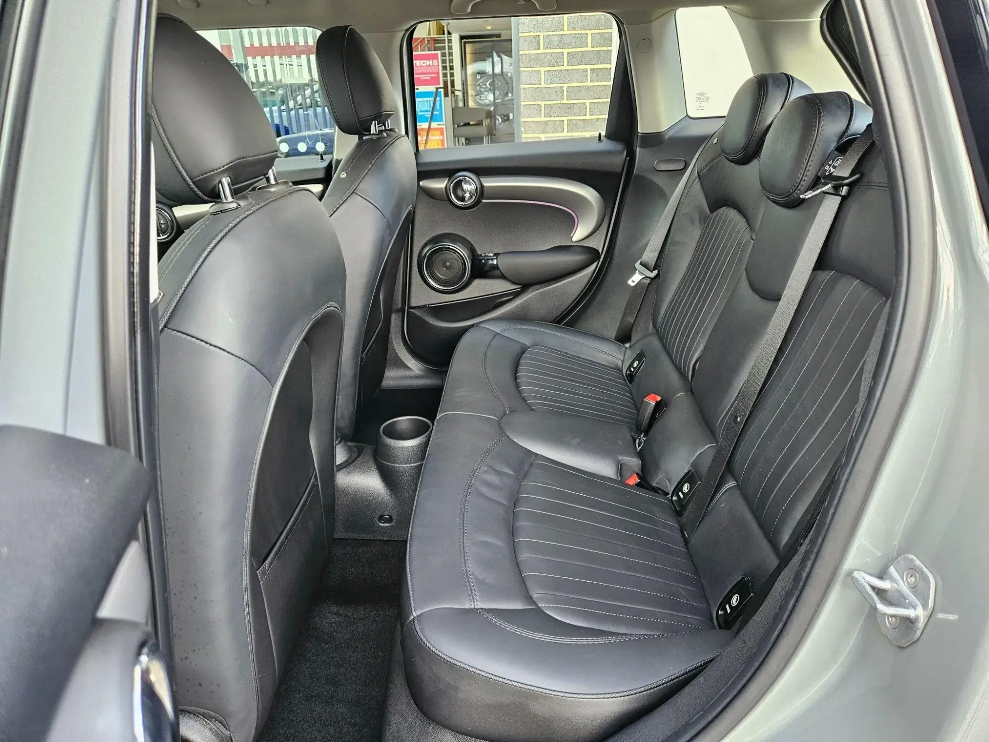 MINI Hatch Image 16