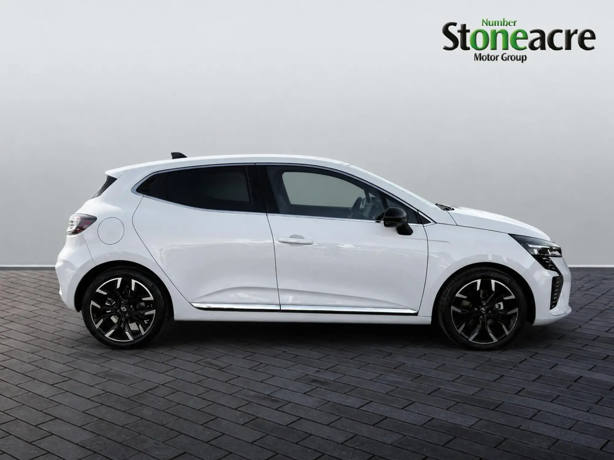 Renault Clio E-Tech 1.6 E-TECH techno Auto Euro 6 (s/s) 5dr YP25ZNV Image 2 Renault Clio E-Tech 1.6 E-TECH techno Auto Euro 6 (s/s) 5dr YP25ZNV Image 2