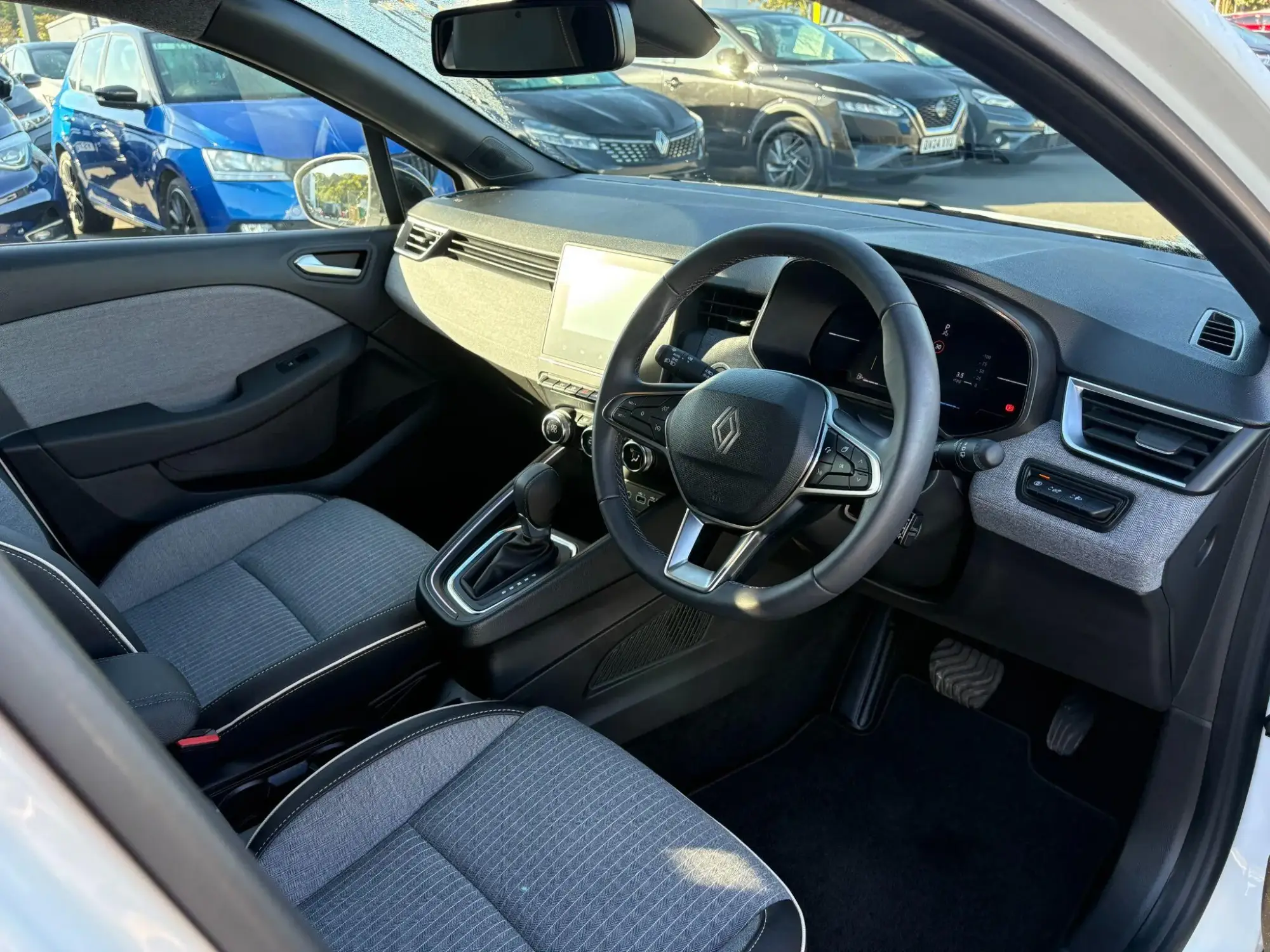 Renault Clio E-Tech Image 9 Renault Clio E-Tech Image 9