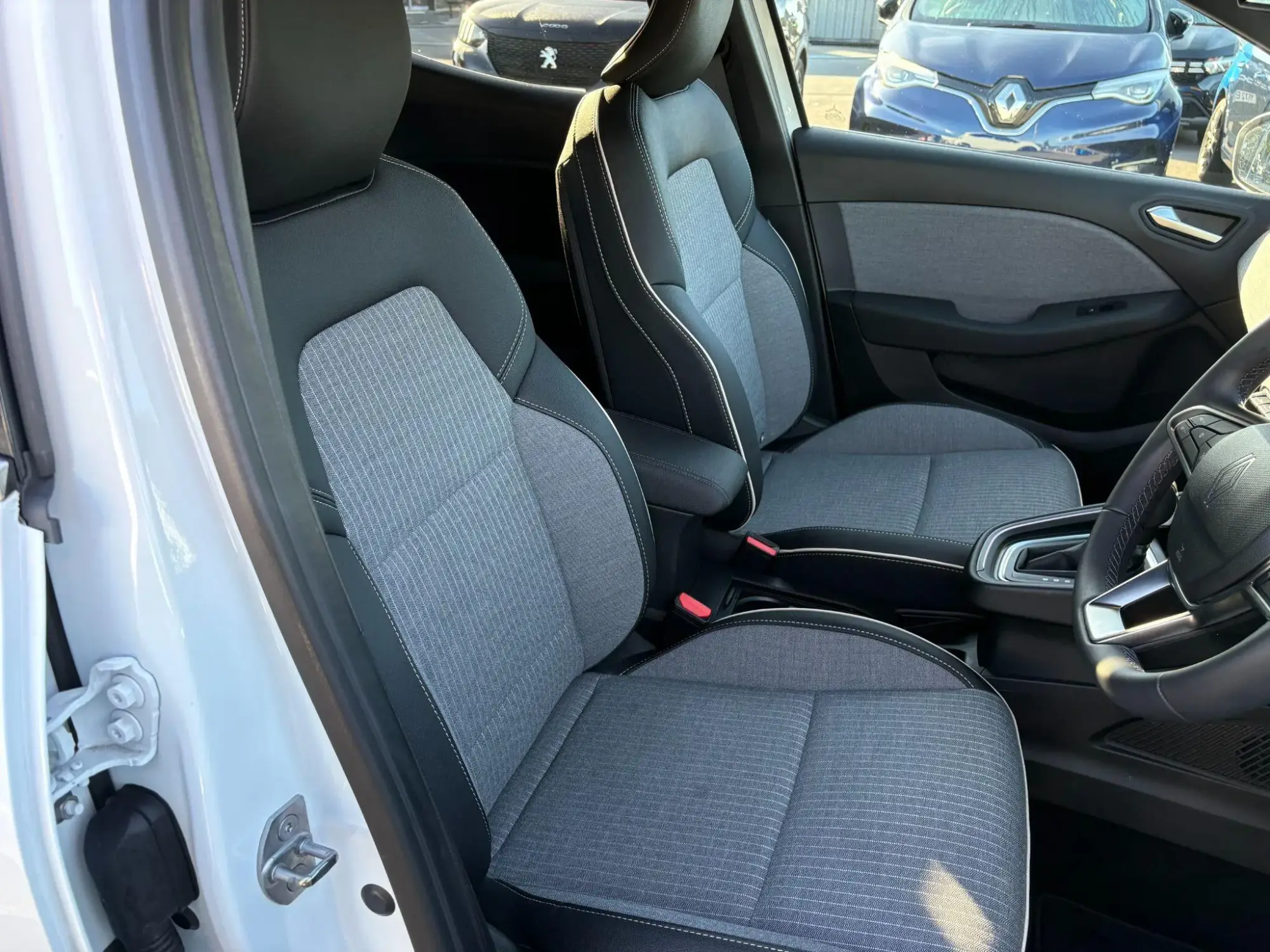 Renault Clio E-Tech Image 10 Renault Clio E-Tech Image 10