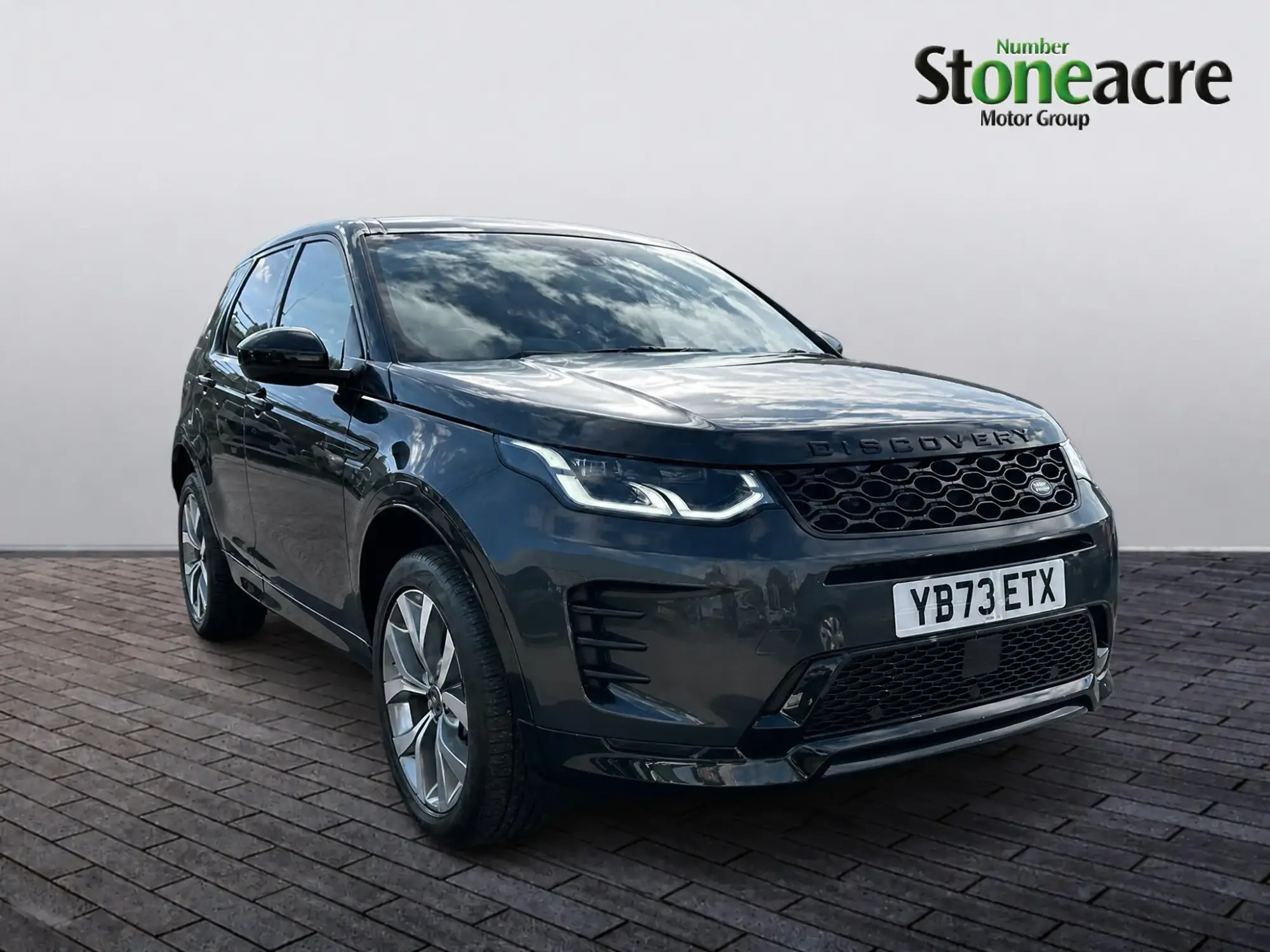 Land Rover Discovery Sport Image 1