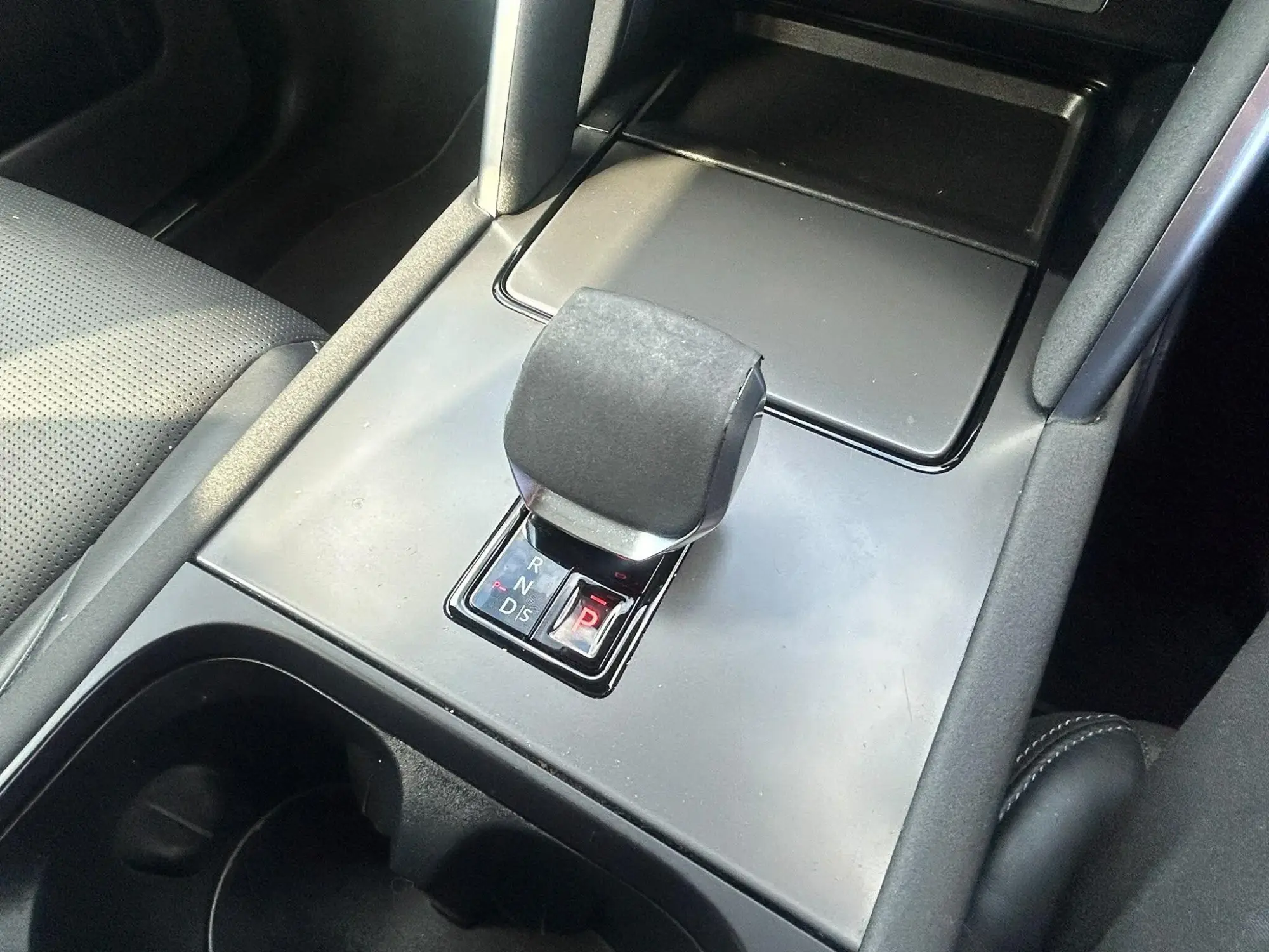 Land Rover Discovery Sport Image 8