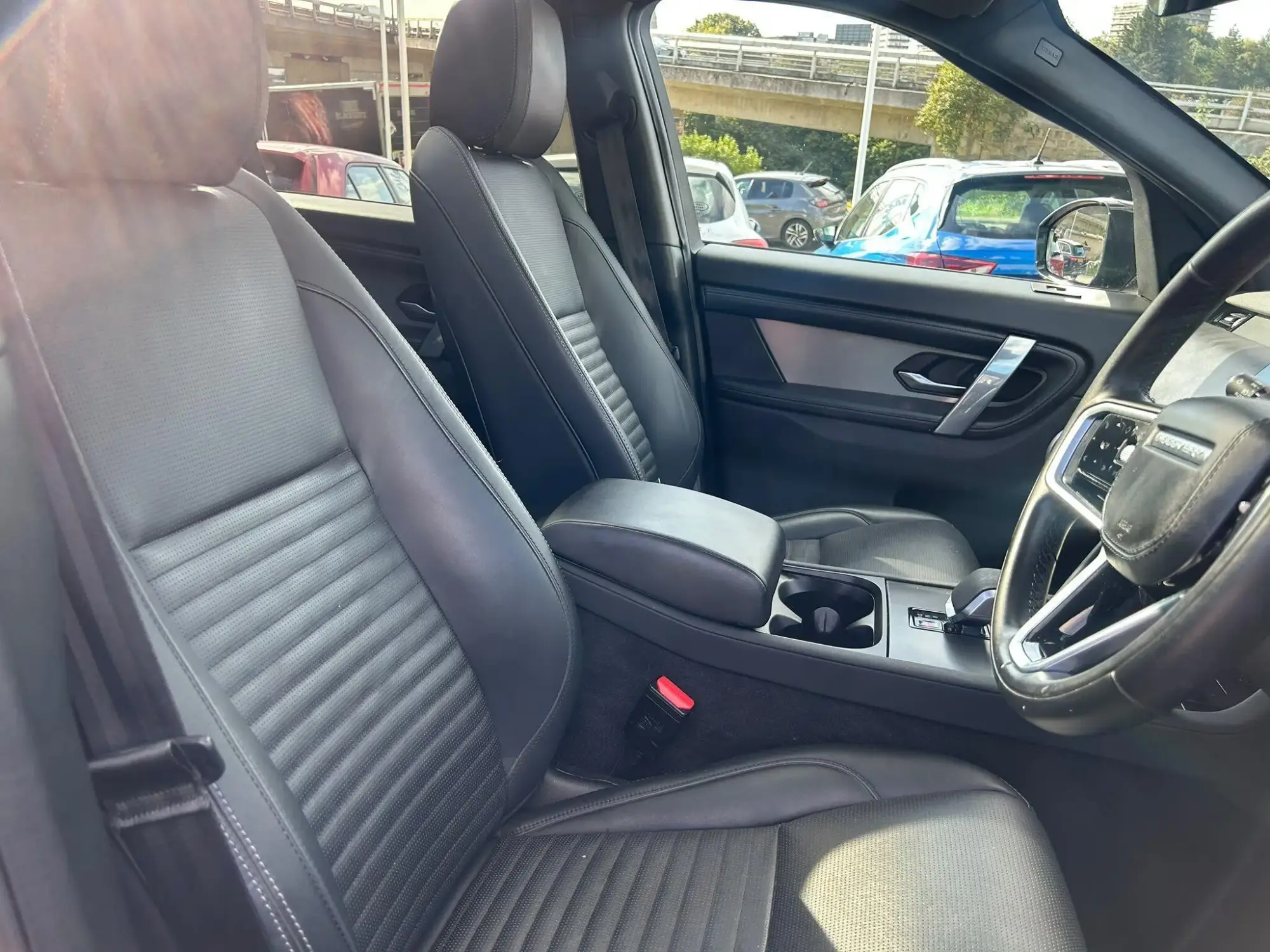Land Rover Discovery Sport Image 9