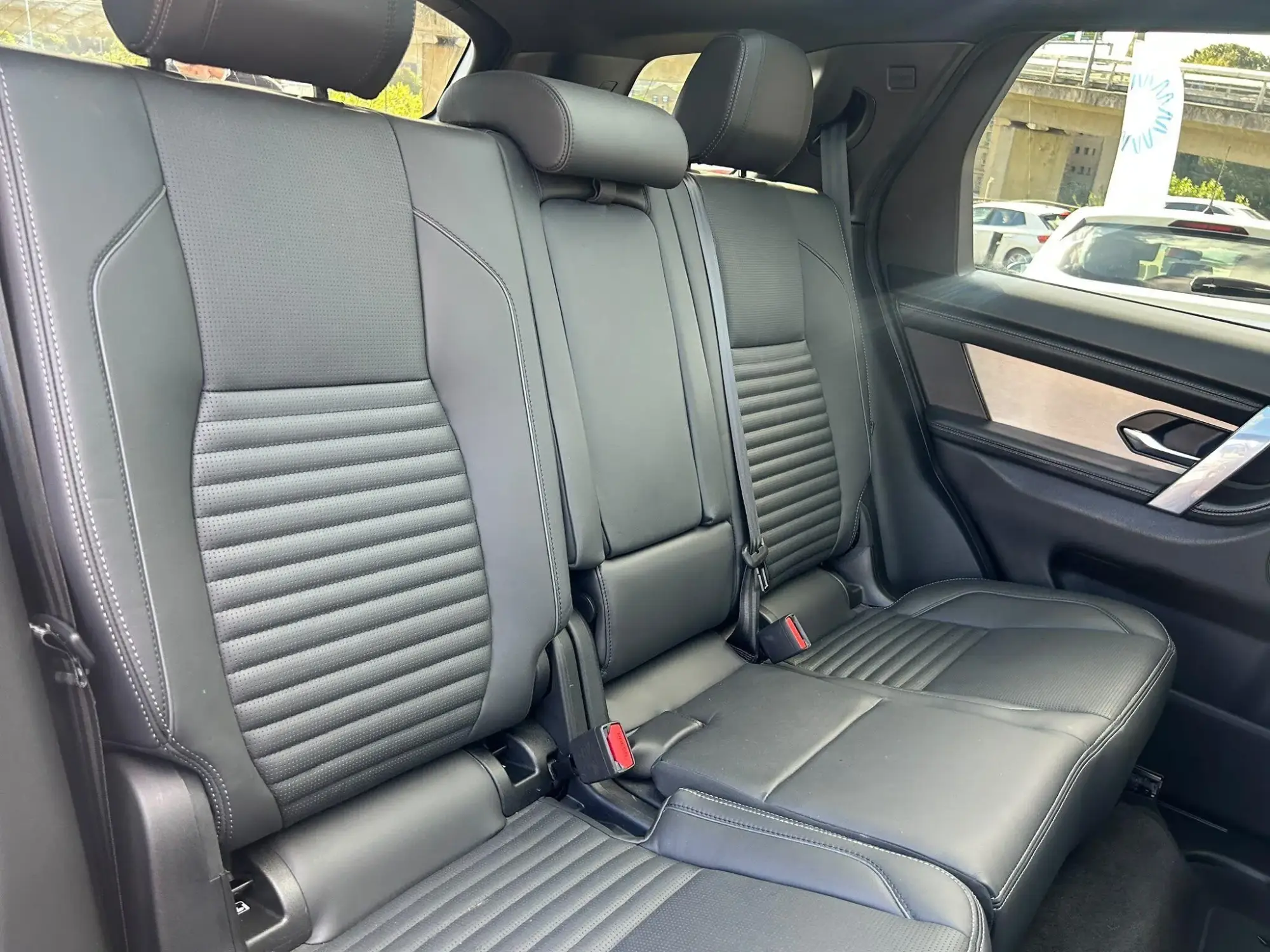 Land Rover Discovery Sport Image 10