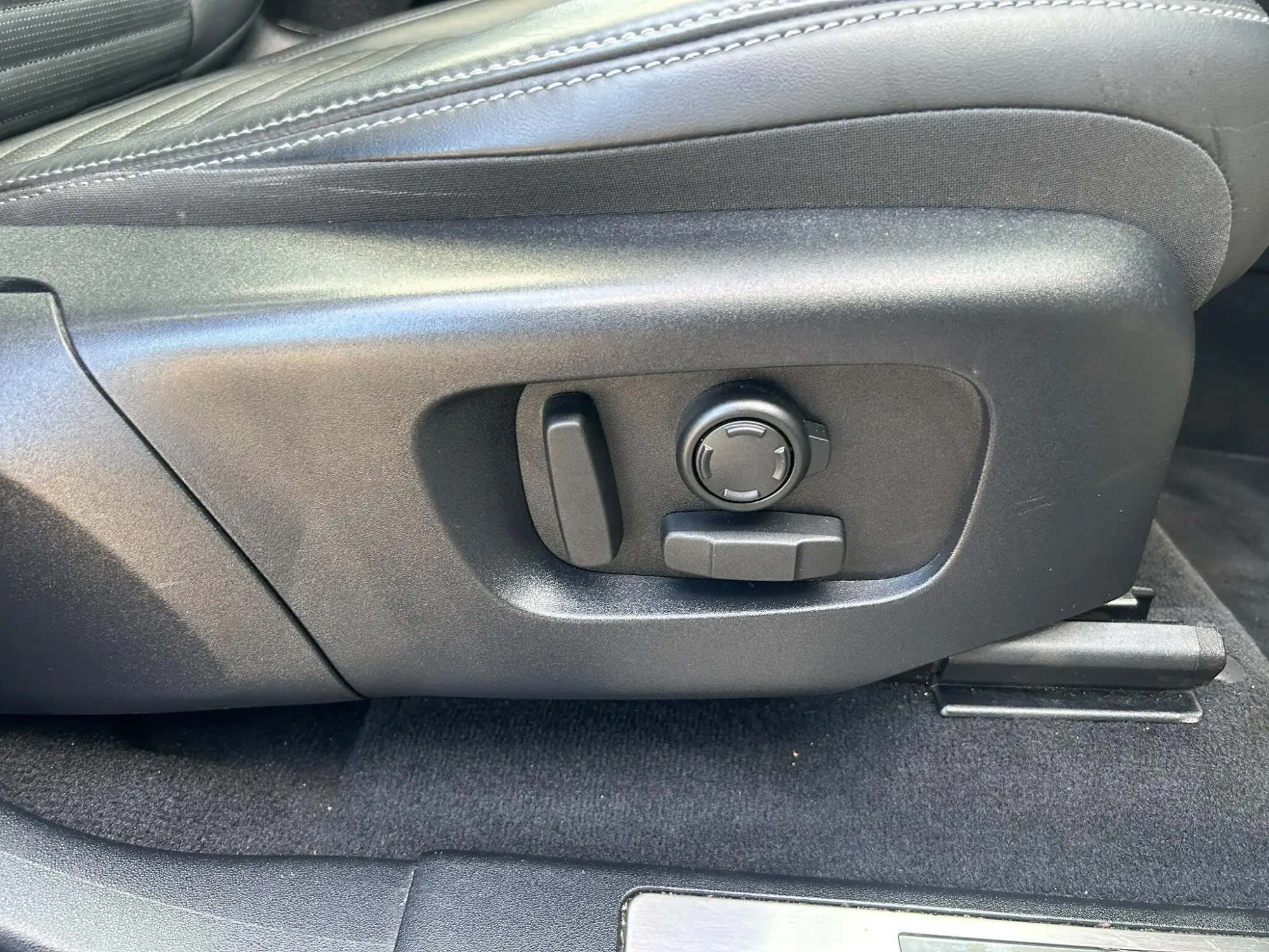 Land Rover Discovery Sport Image 13