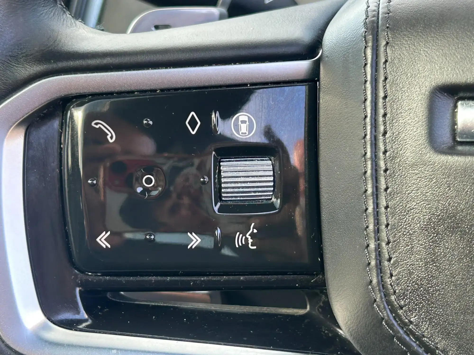 Land Rover Discovery Sport Image 16