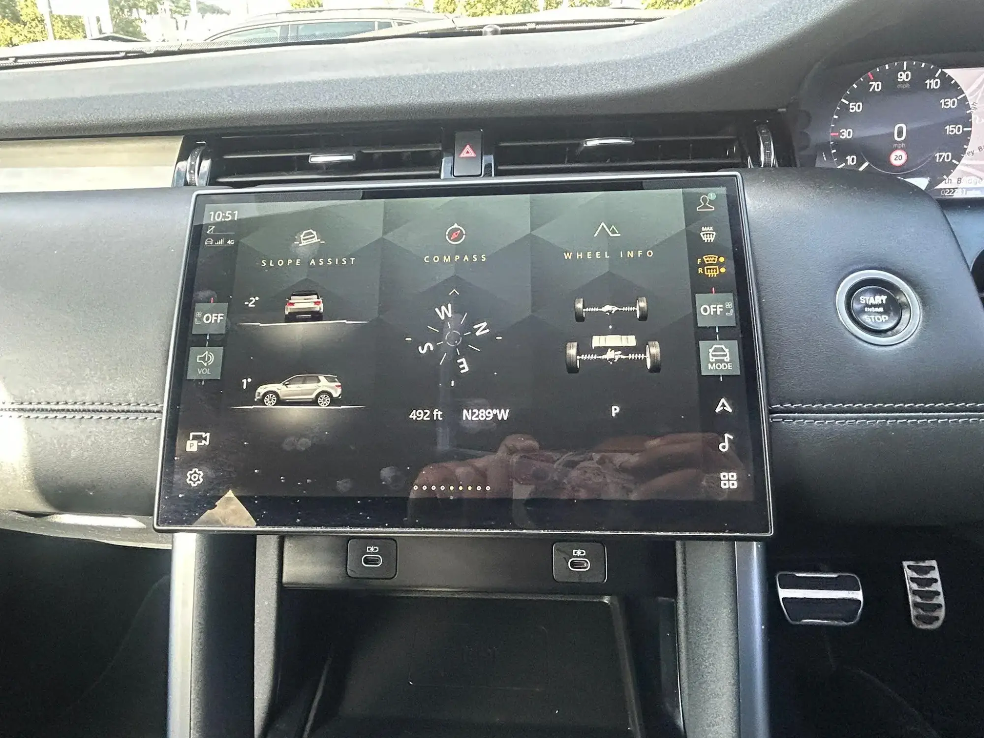 Land Rover Discovery Sport Image 25
