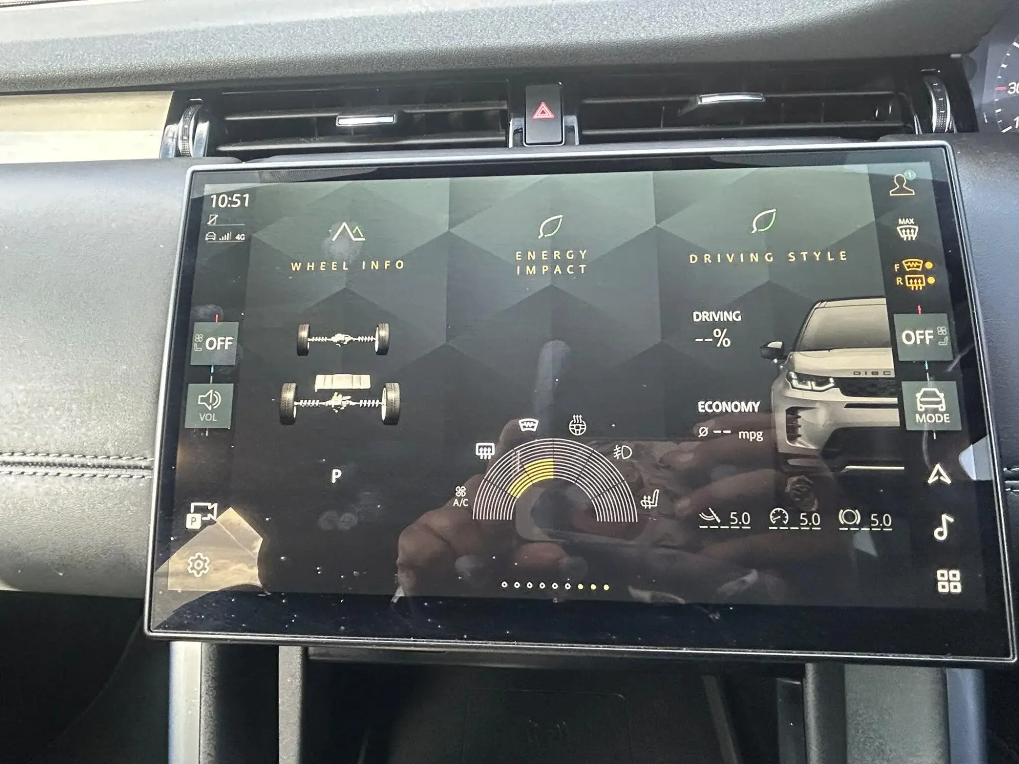 Land Rover Discovery Sport Image 27