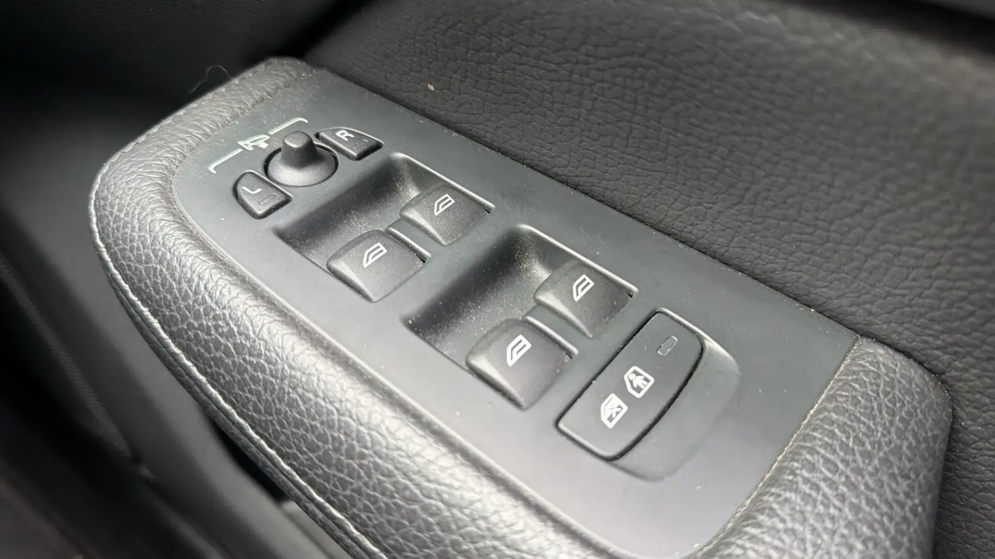Volvo V60 Cross Country Image 23 Volvo V60 Cross Country Image 23