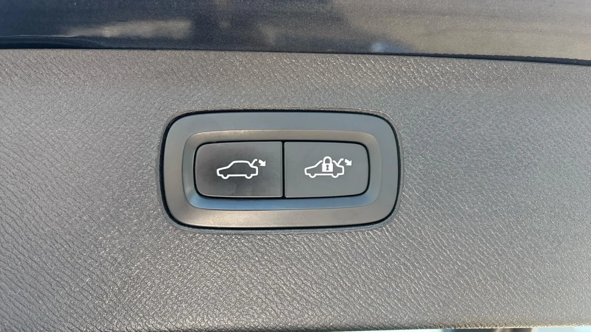 Volvo XC90 Plug-In Hybrid Image 33 Volvo XC90 Plug-In Hybrid Image 33