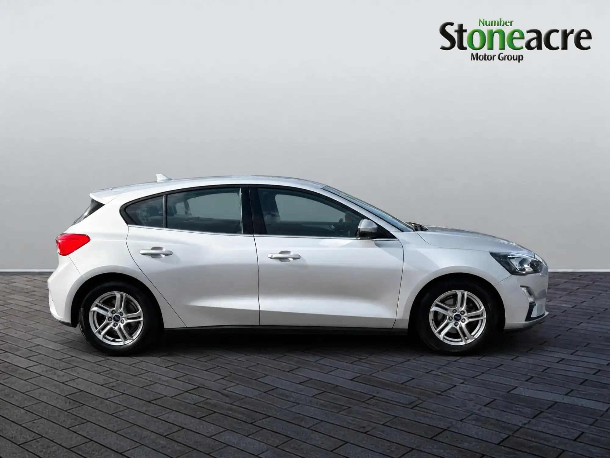 Ford Focus 1.0 EcoBoost 125 Zetec 5dr BK70HVA Image 2 Ford Focus 1.0 EcoBoost 125 Zetec 5dr BK70HVA Image 2