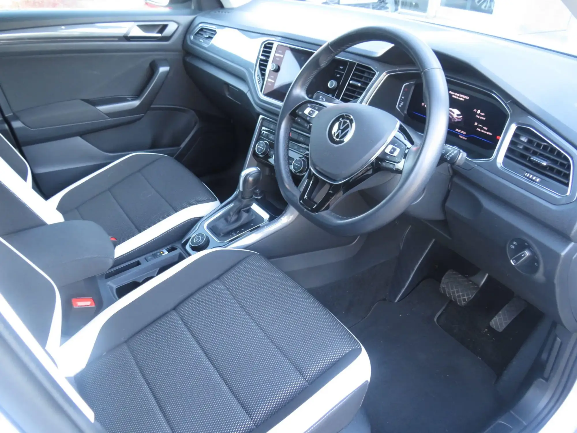 Volkswagen T-Roc Image 11