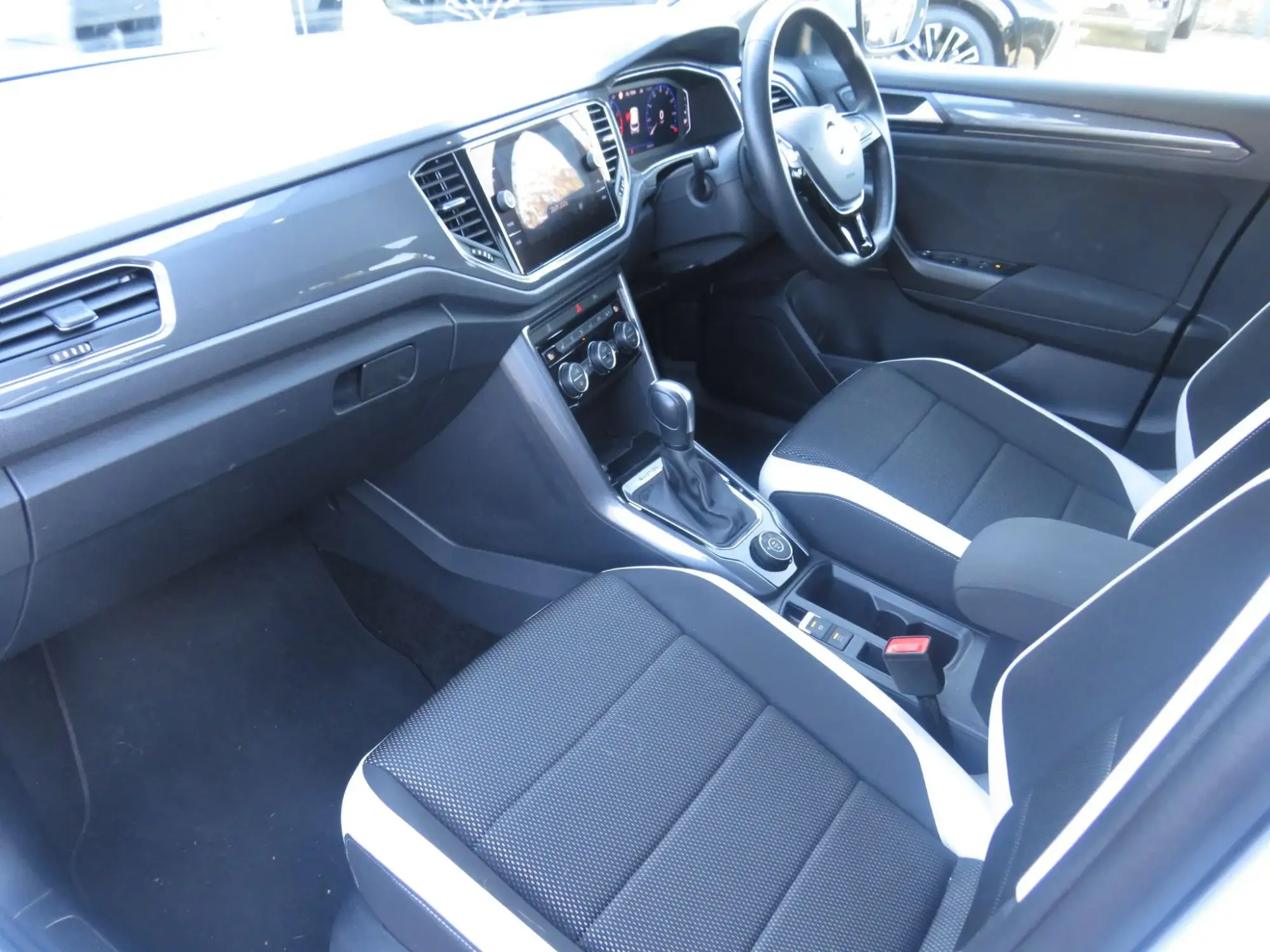 Volkswagen T-Roc Image 12