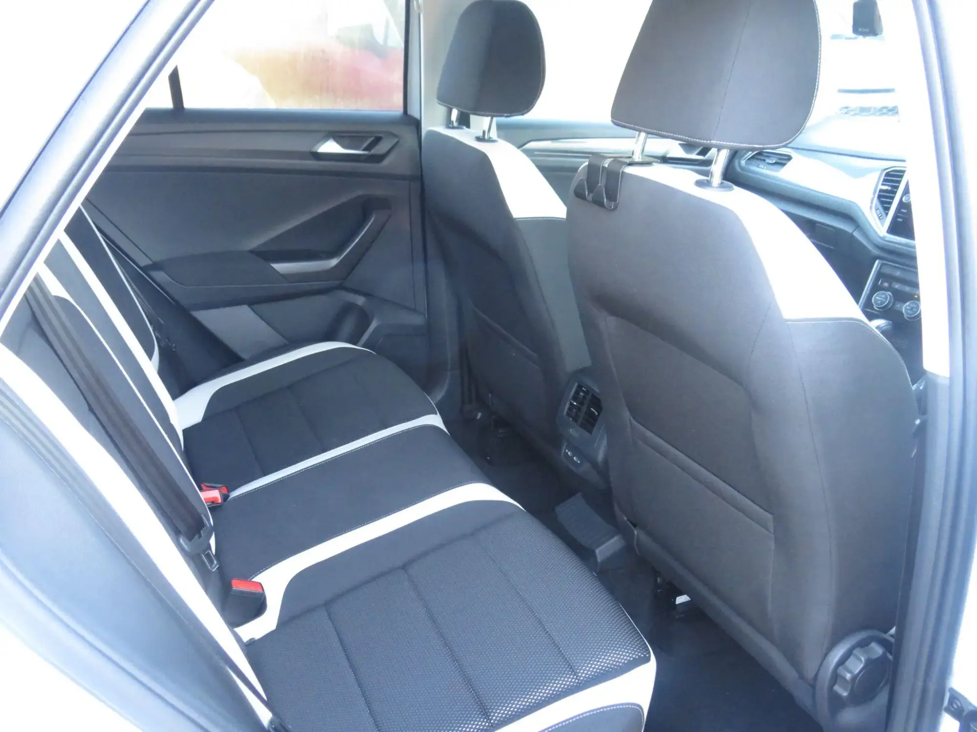 Volkswagen T-Roc Image 17