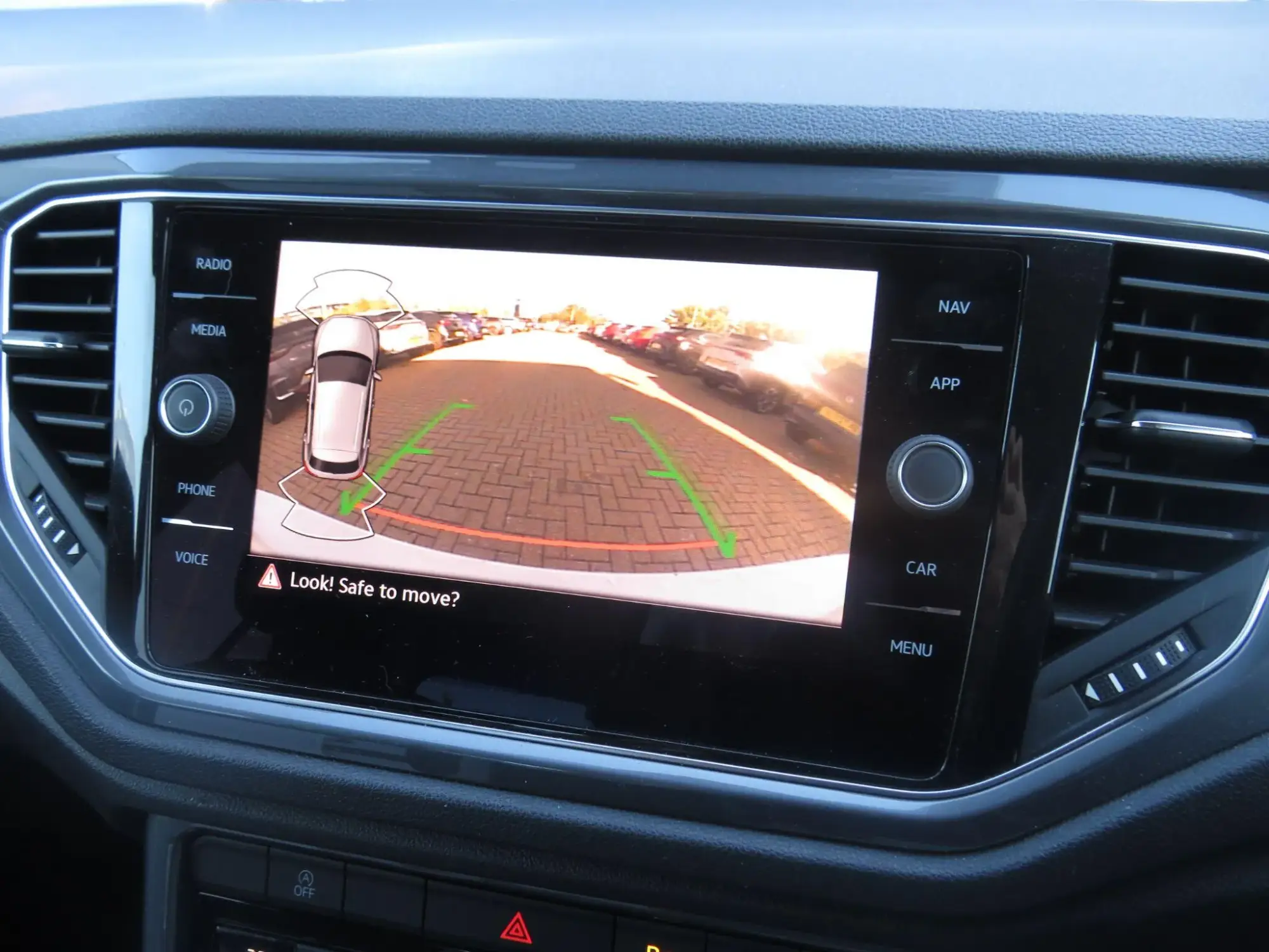 Volkswagen T-Roc Image 22