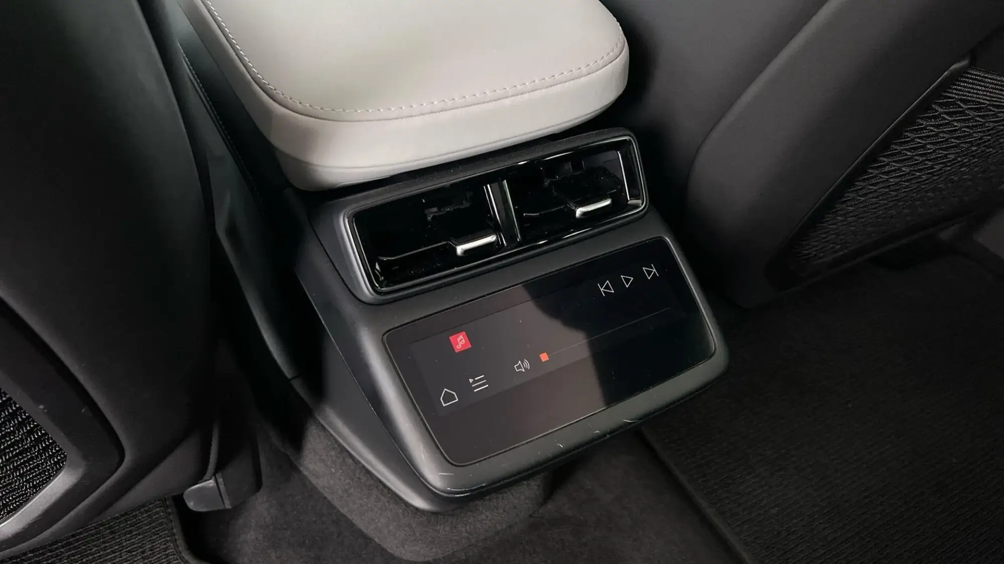 Polestar 4 Coupe Image 20 Polestar 4 Coupe Image 20