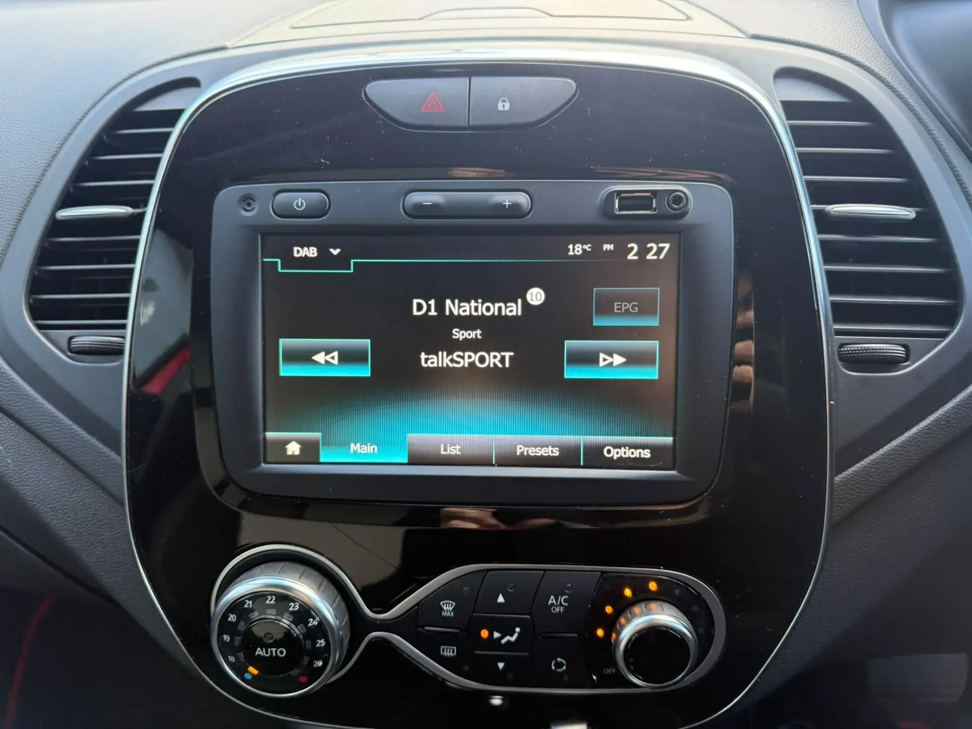 Renault Captur Image 24