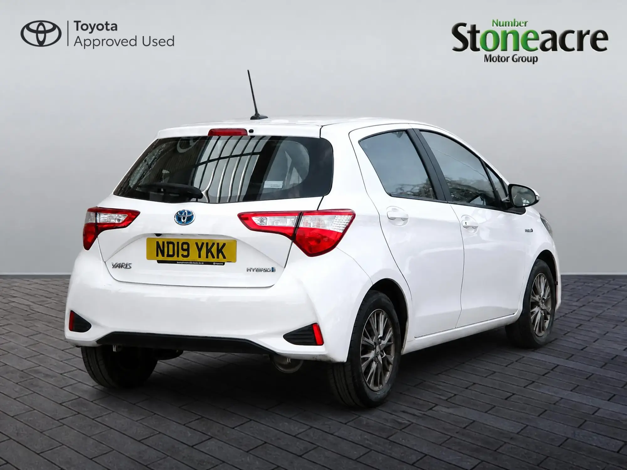 Toyota Yaris Hybrid 1.5 Hybrid Icon 5dr CVT ND19YKK Image 3