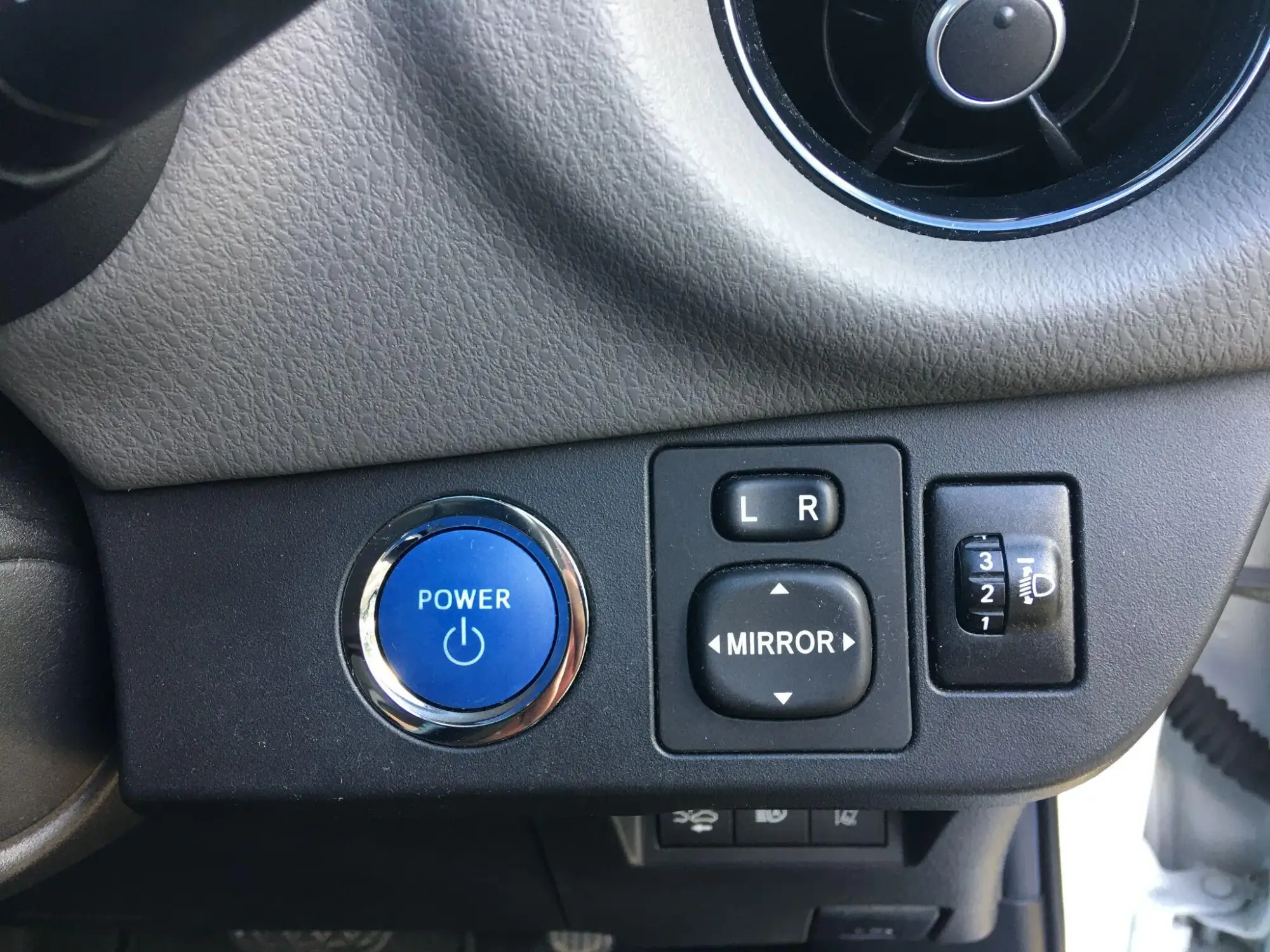 Toyota Yaris Hybrid Image 21 Toyota Yaris Hybrid Image 21