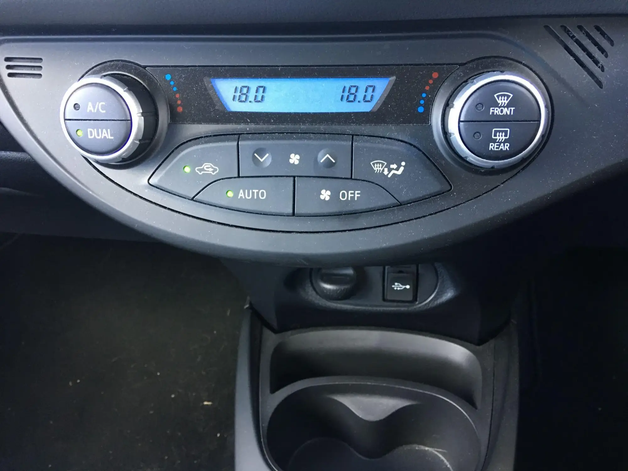Toyota Yaris Hybrid Image 26 Toyota Yaris Hybrid Image 26