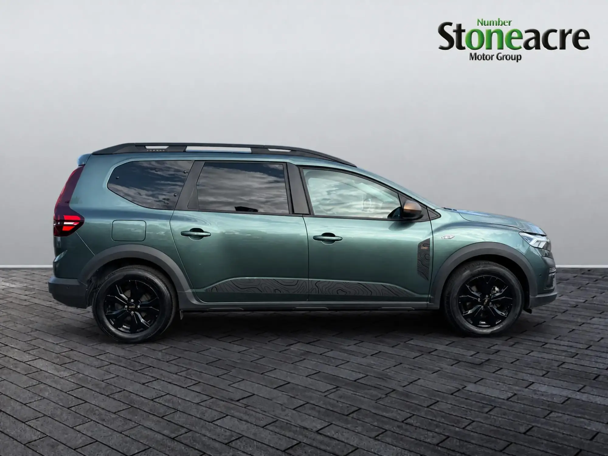 Dacia Jogger Hybrid 1.6 HEV Extreme 5dr Auto PL74NZA Image 2 Dacia Jogger Hybrid 1.6 HEV Extreme 5dr Auto PL74NZA Image 2